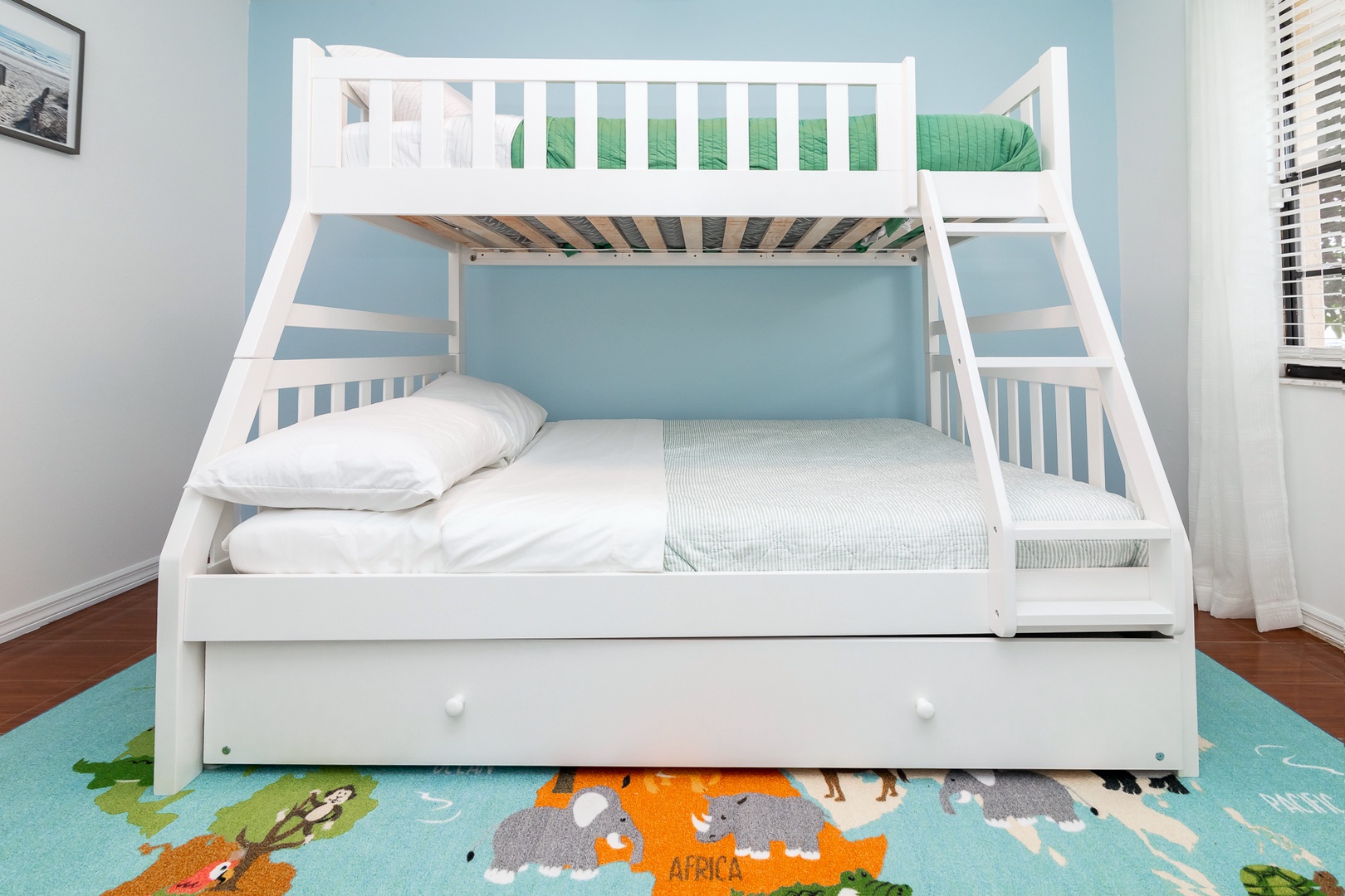 Bedroom #2 Twin/Queen Bunk Beds with Twin Trundle