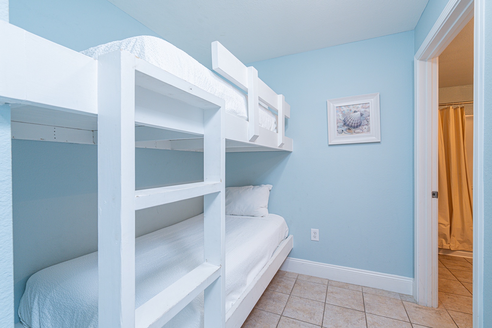 Twin bunks await in the cozy sleeping nook – perfect for the kiddos!