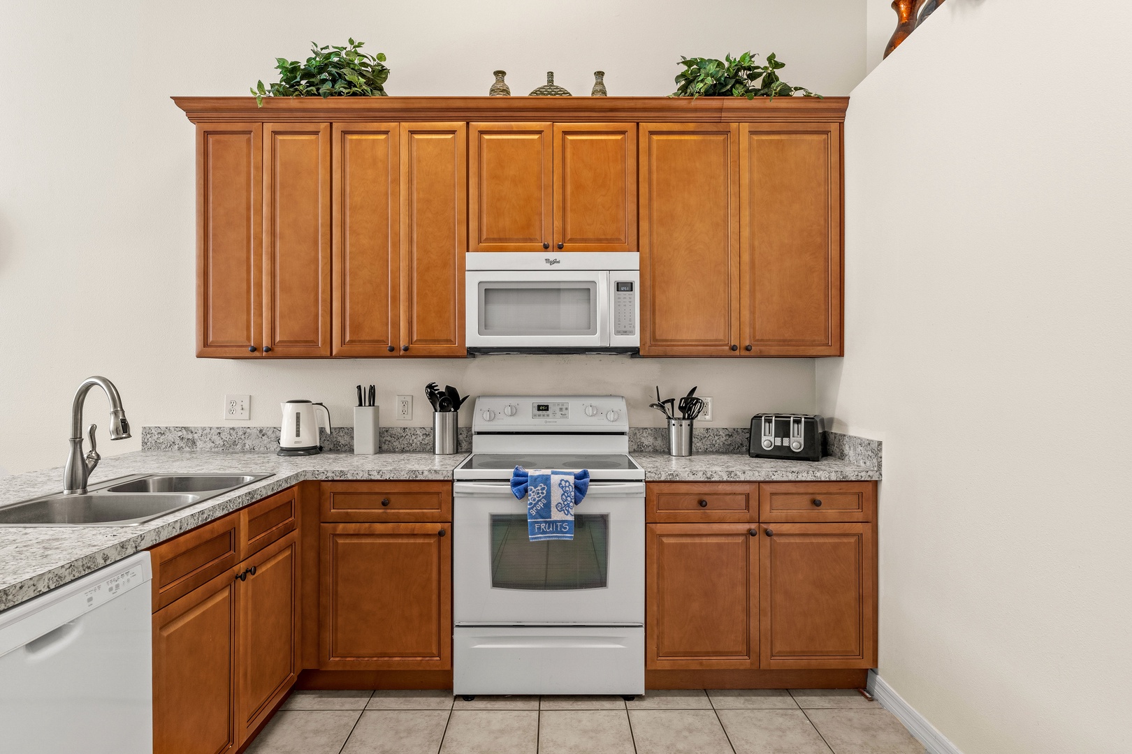 Fully furnished and equipped kitchen
