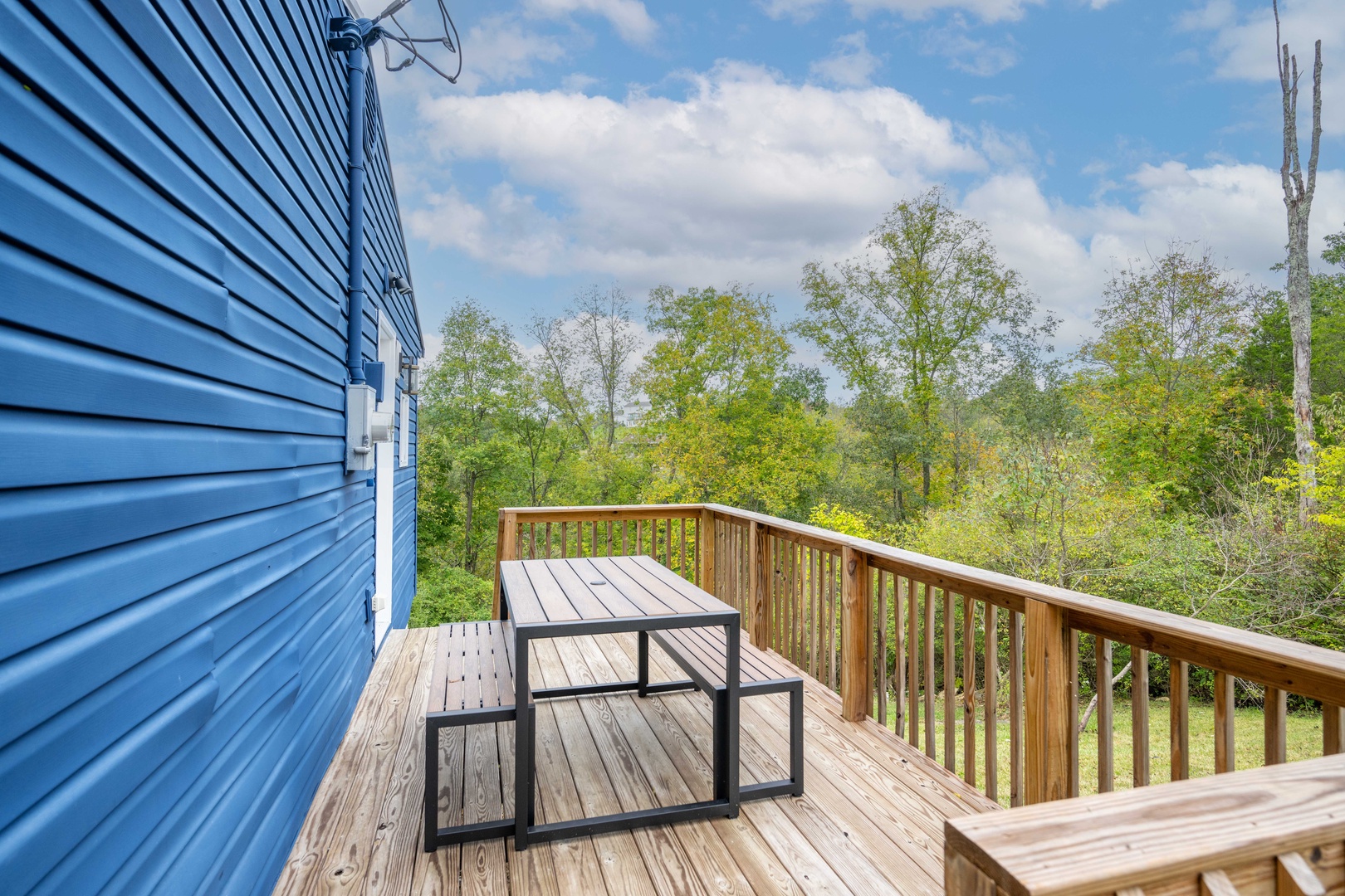 Dine alfresco on the sunny back deck!