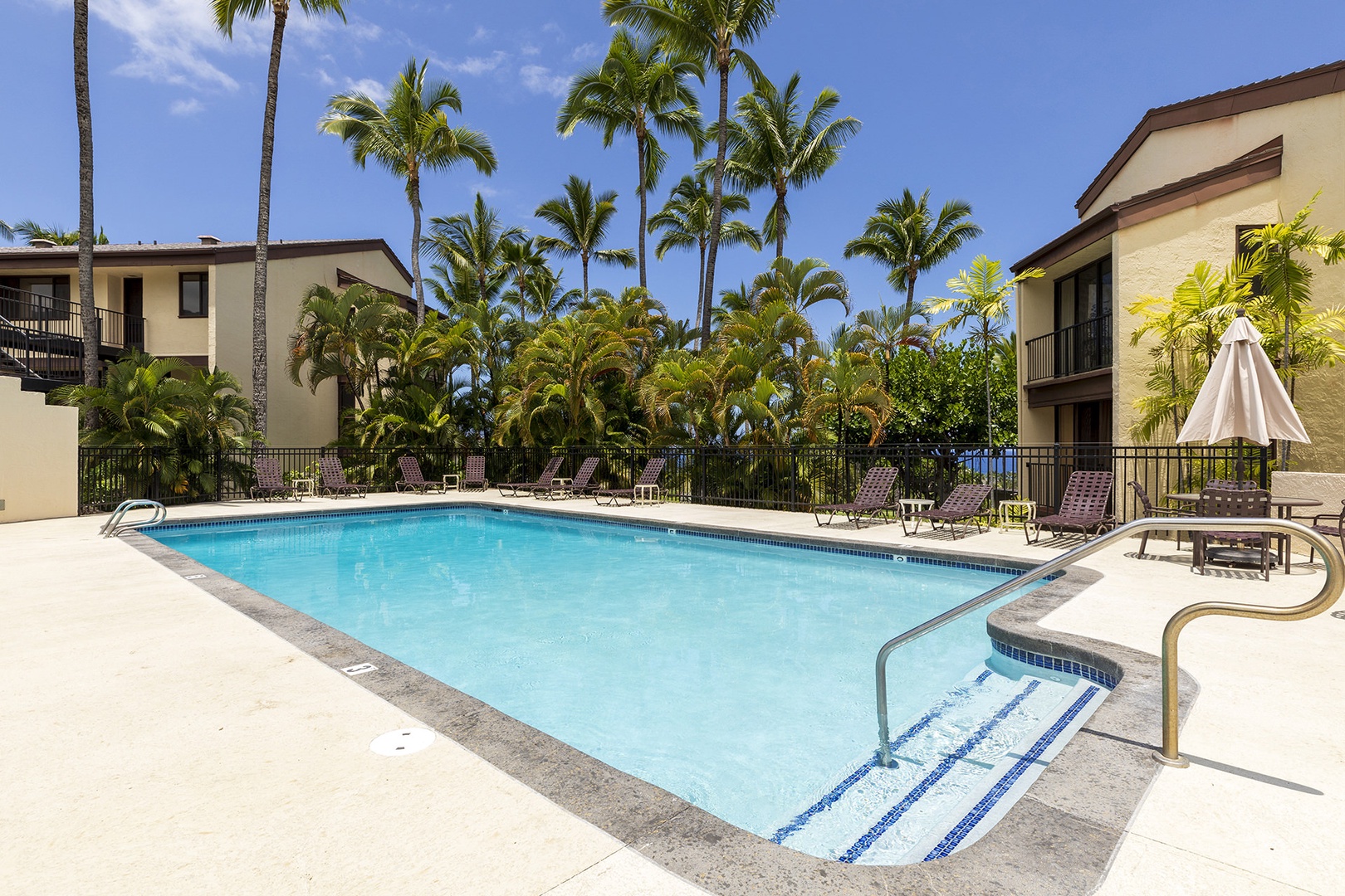 Country Club Villa Pool