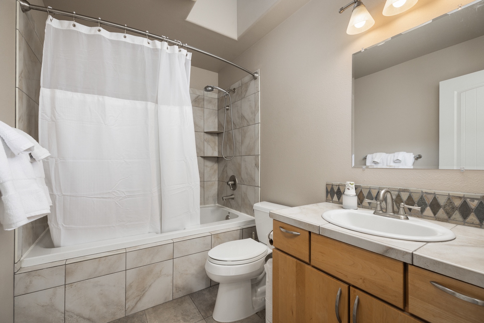 Shared bathroom with shower/tub combo