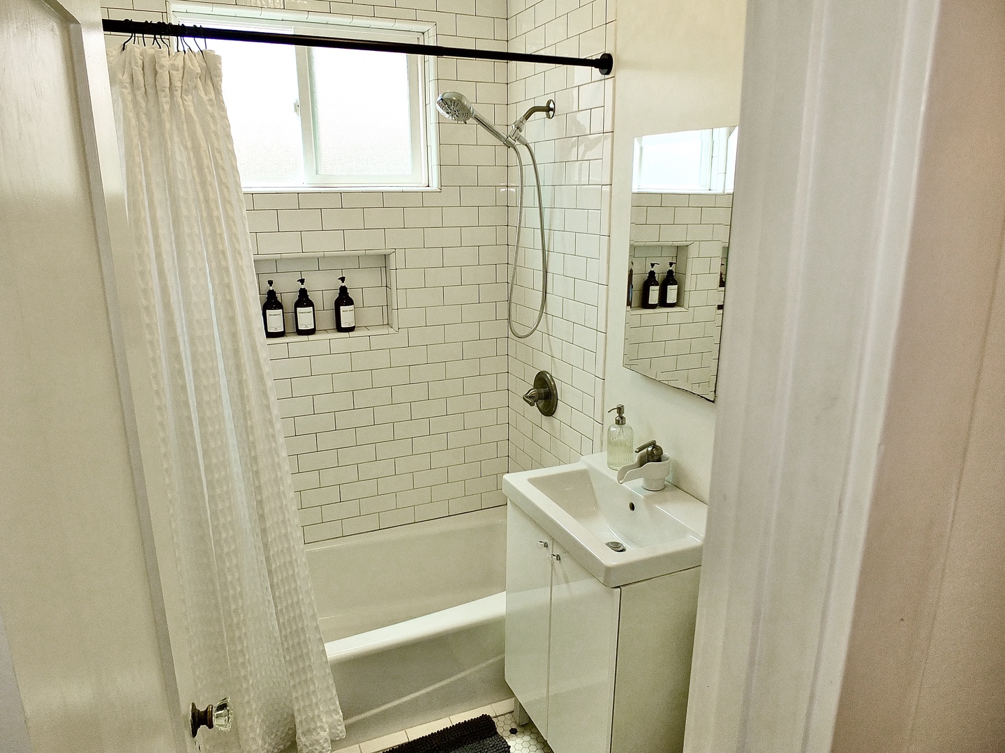 Bathroom with shower/tub combo