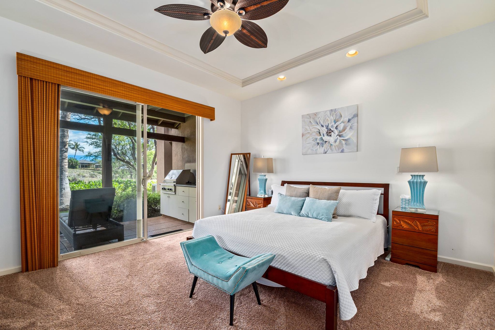 Master bedroom: King bed with lanai access and small work space