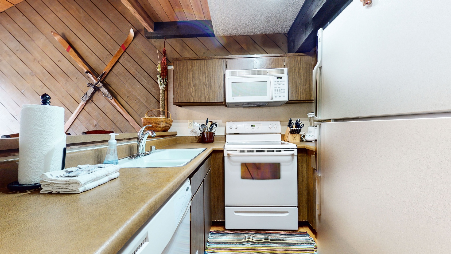 Full kitchen