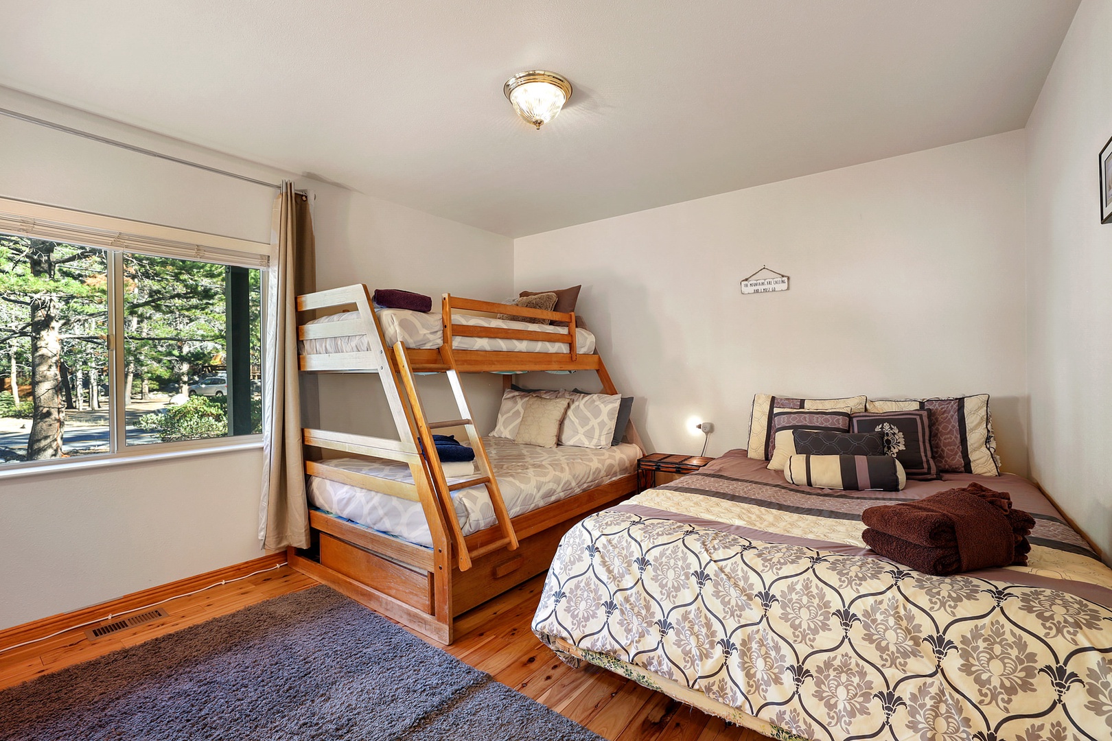 4th bedroom: Queen bed, Twin/Full bunkbed, trundle