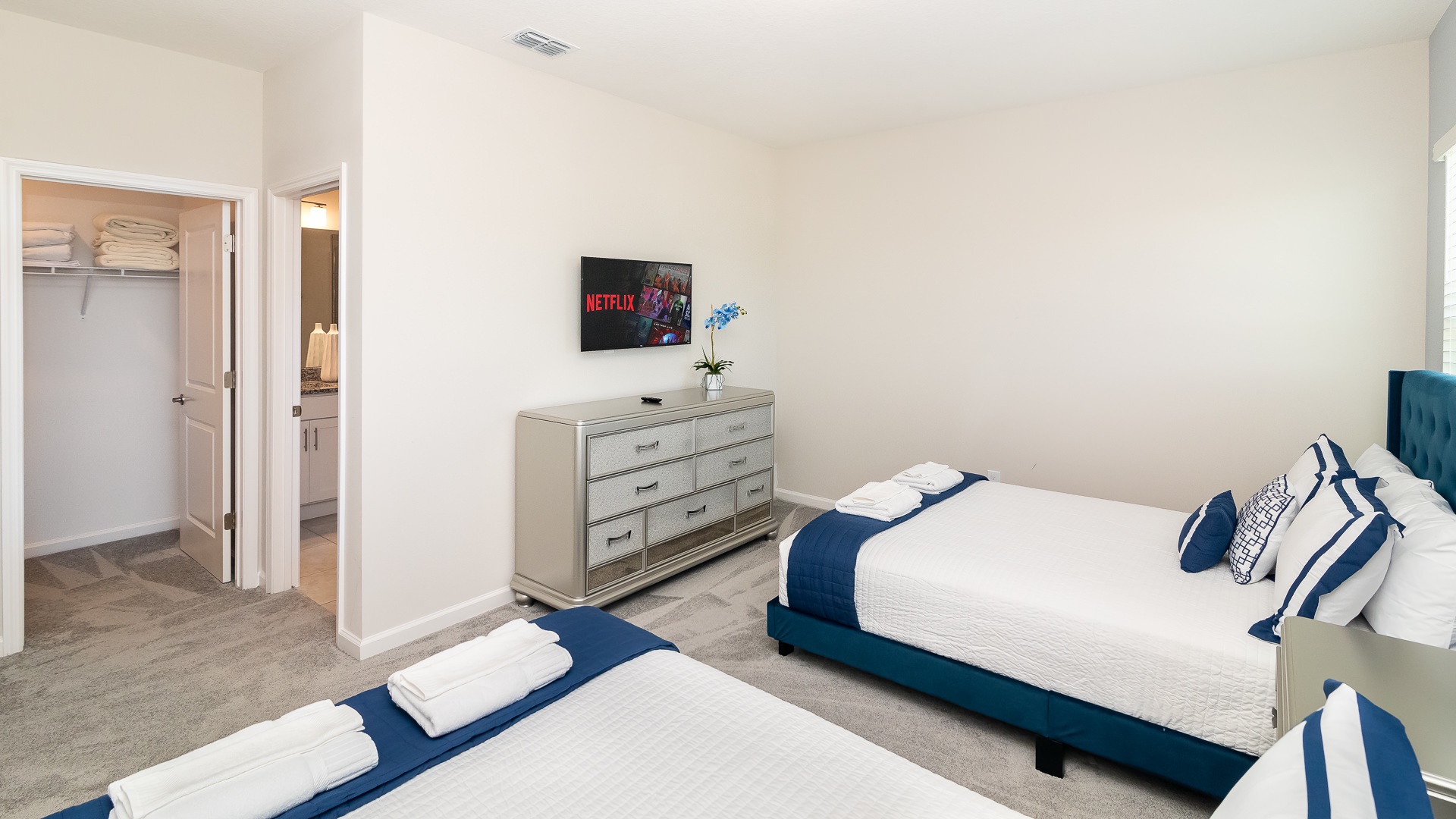 Bedroom #6 with Queen Beds