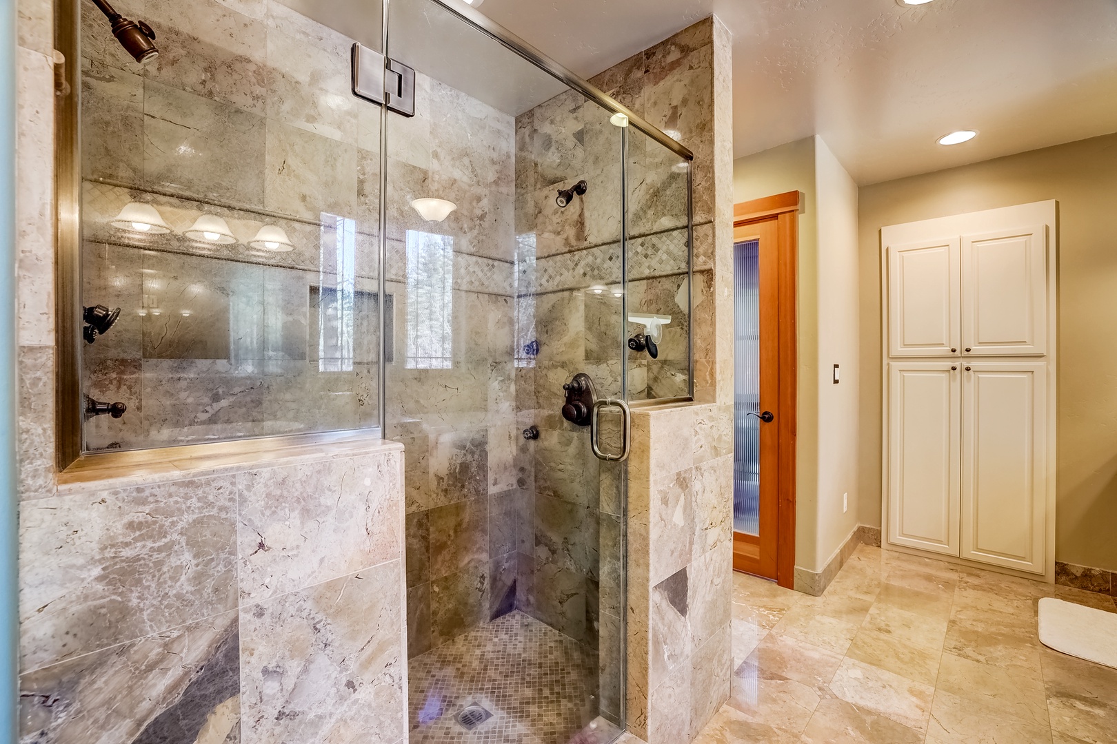 Master bedroom en suite with separate shower, and tub