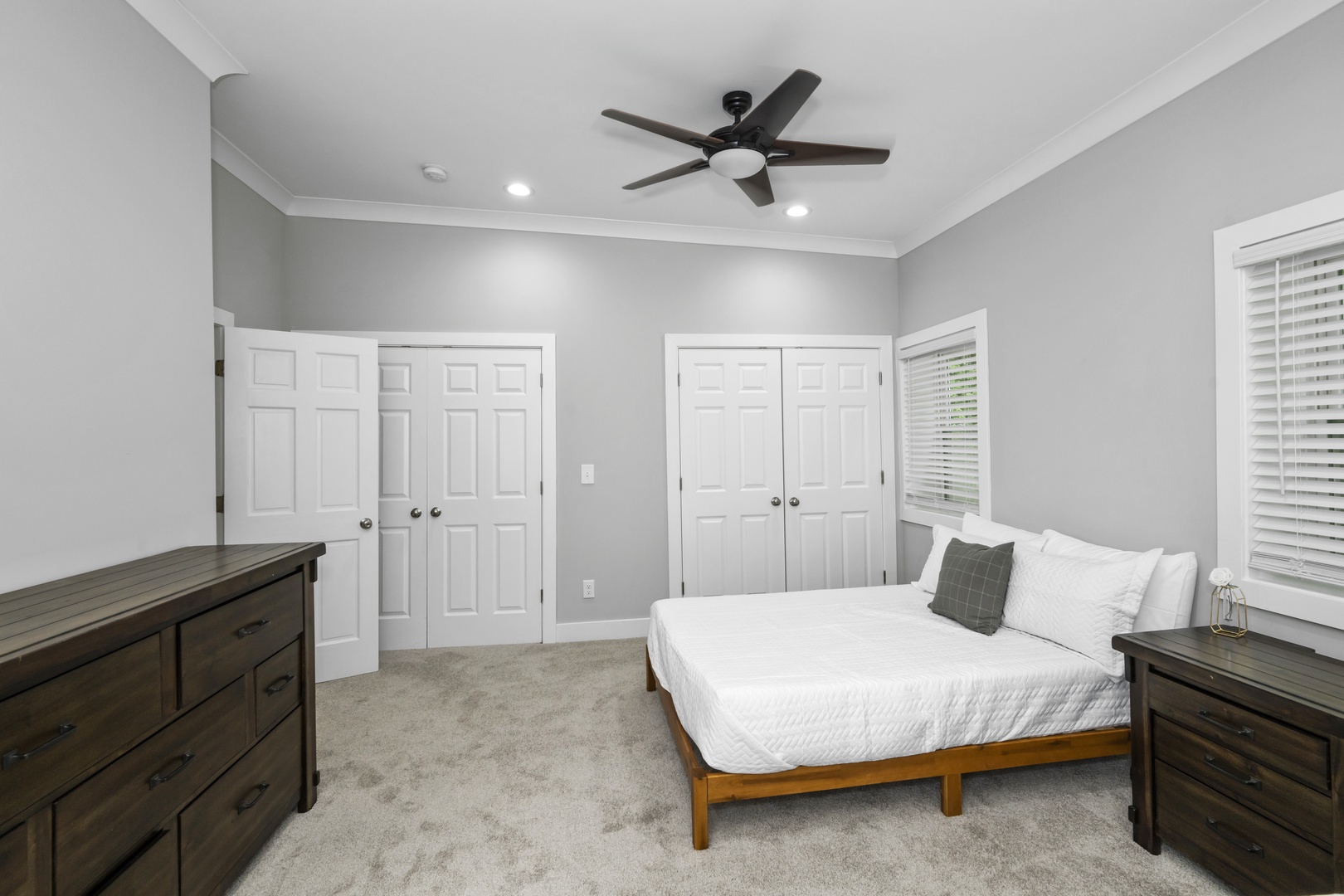 The 3rd bedroom offers a pair of queen beds, private en suite, & ceiling fan