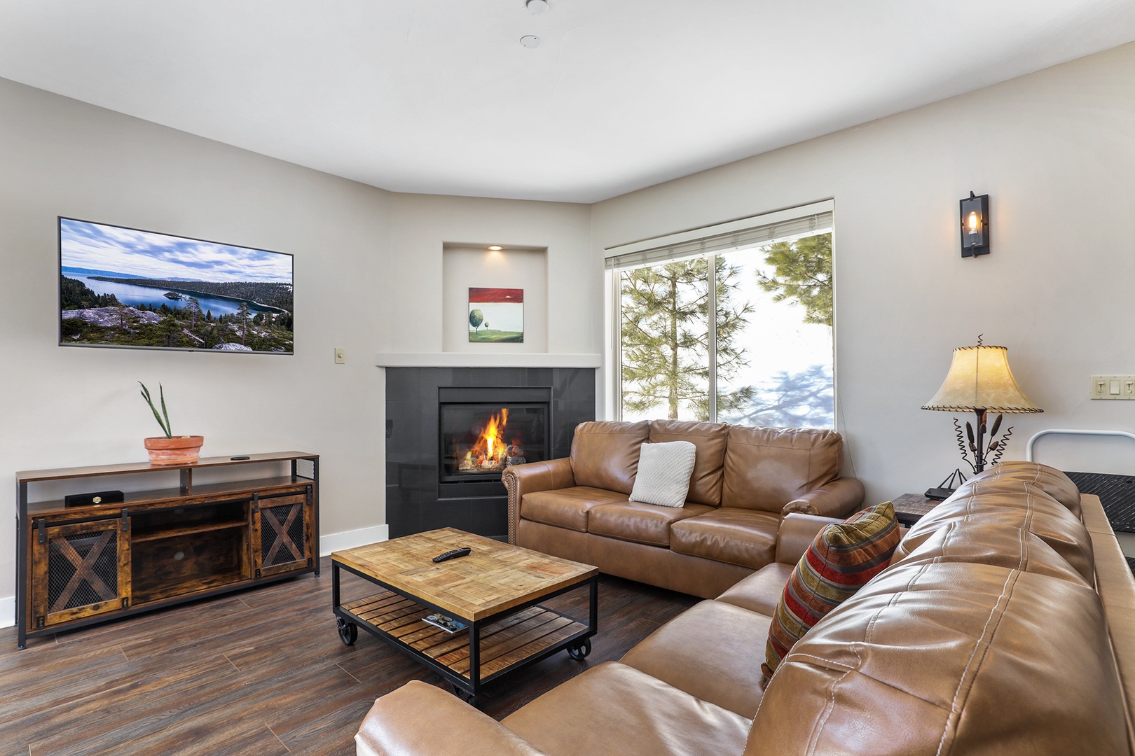 Downstairs TV area in billiard room