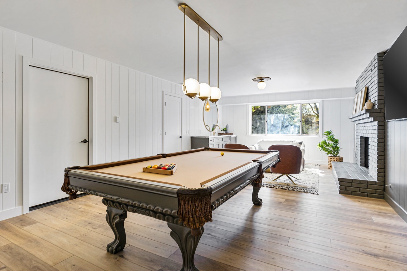 Game room with billiards, TV, and wetbar