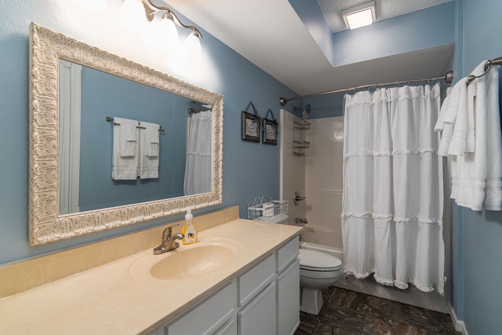 Bathroom #2 Shower/Tub Combo, Guest & En-Suite Access