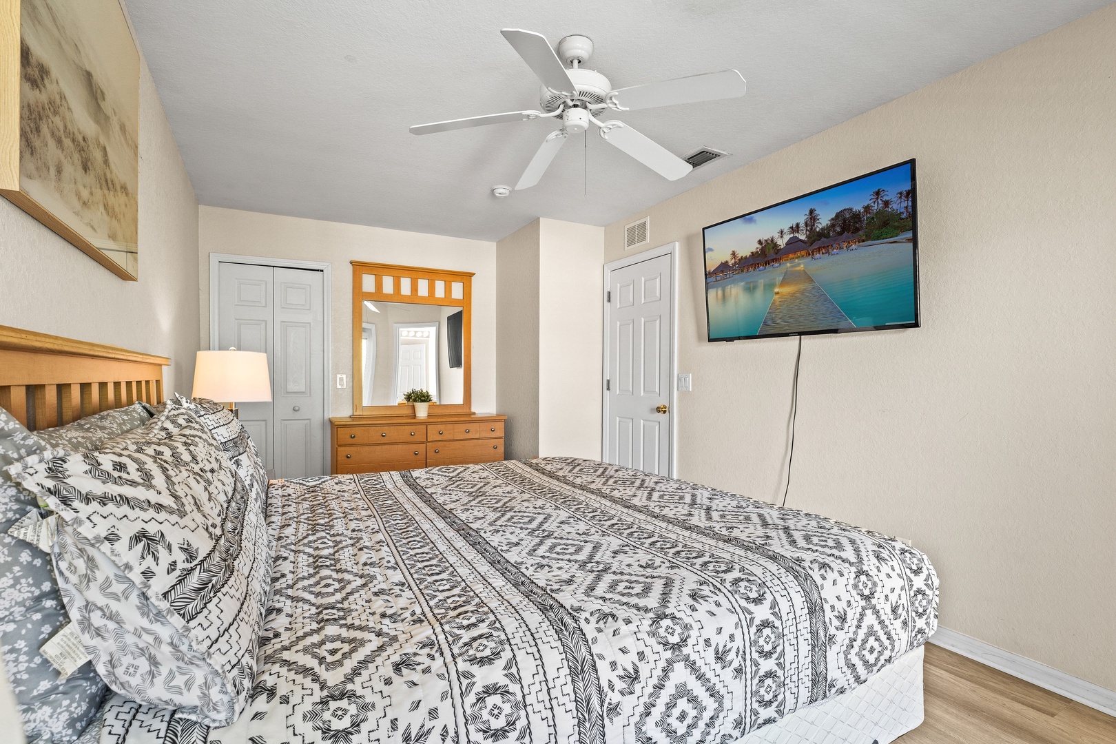 King bedroom with private ensuite, private balcony access and ceiling fan