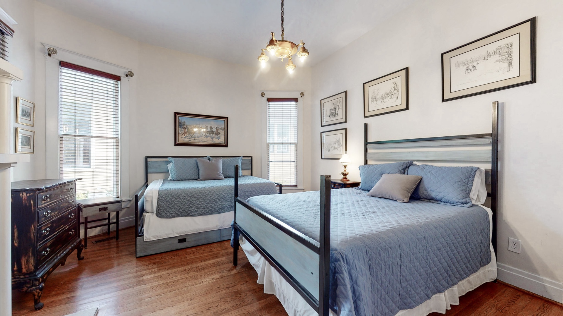 1st bedroom: Queen and Full bed