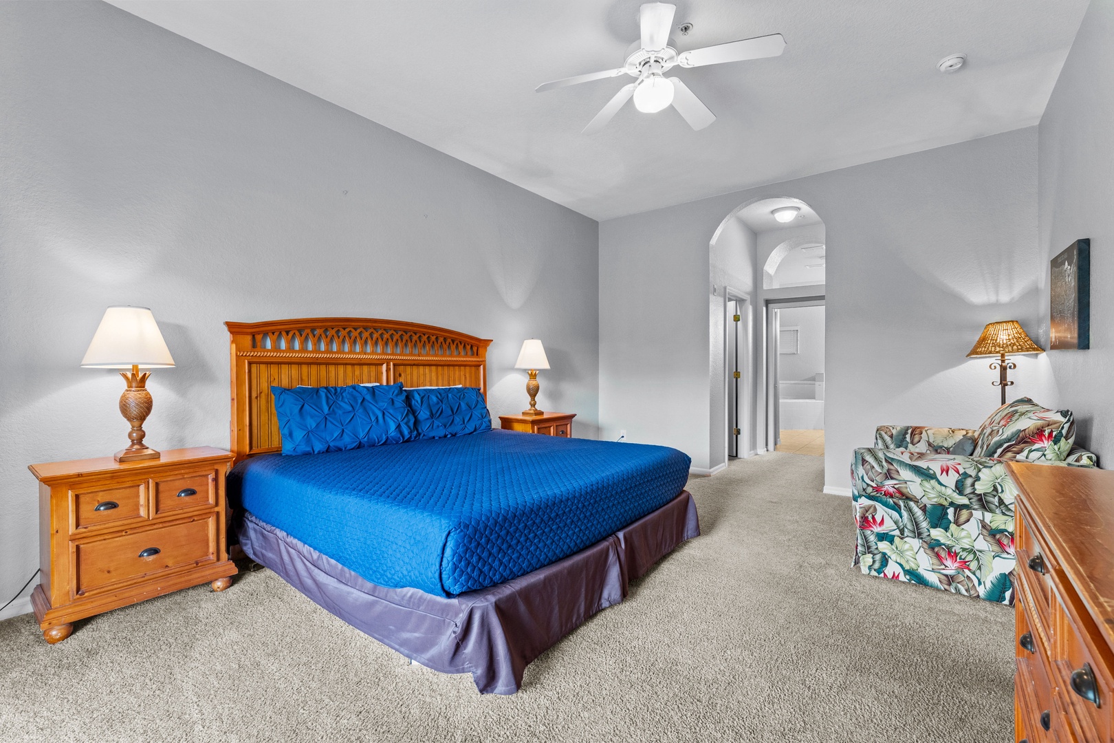 Cozy king Master bedroom with private ensuite and private screened balcony