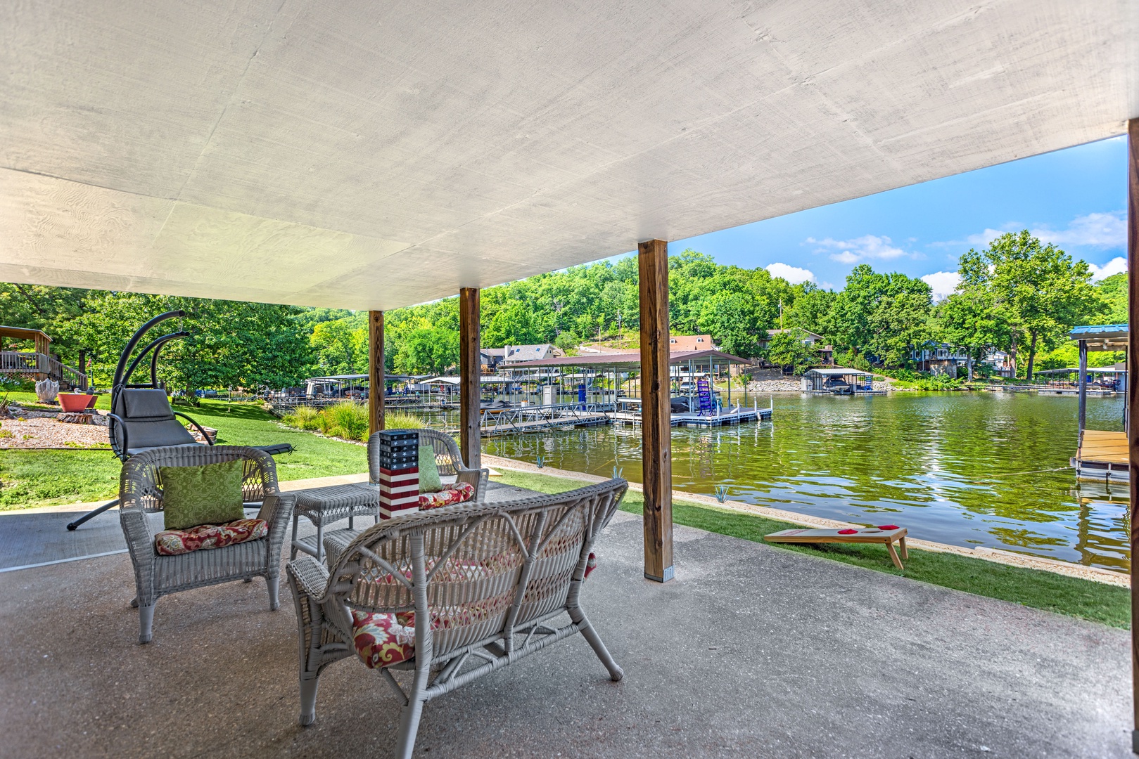 Lower deck with outdoor seating