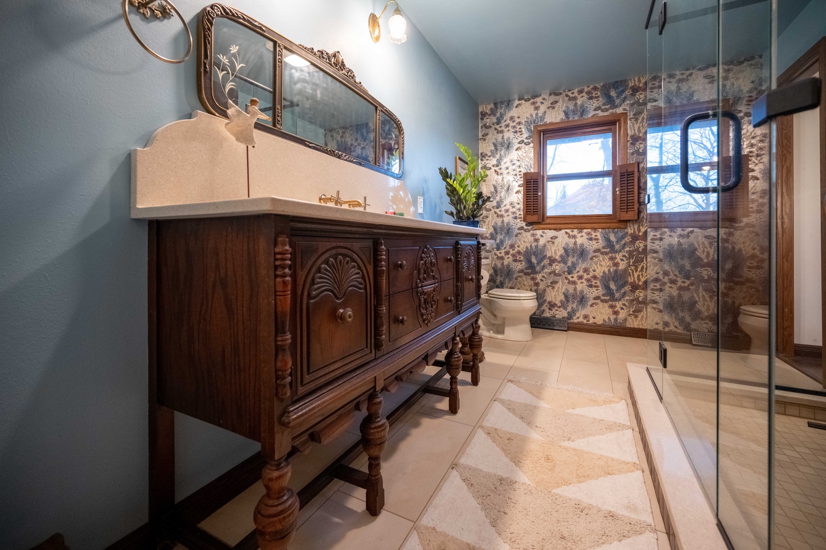This 2nd floor full bathroom offers a gorgeous vanity & glass shower