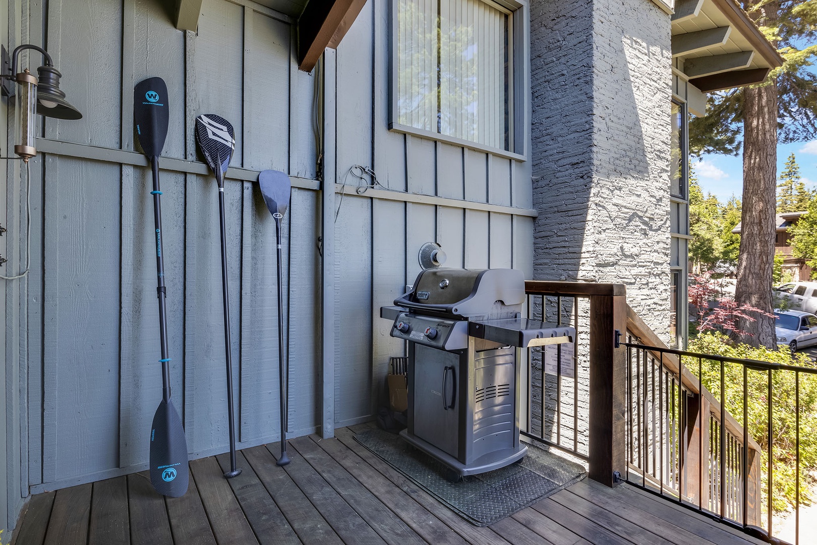 Back balcony w/ BBQ grill, lake views!