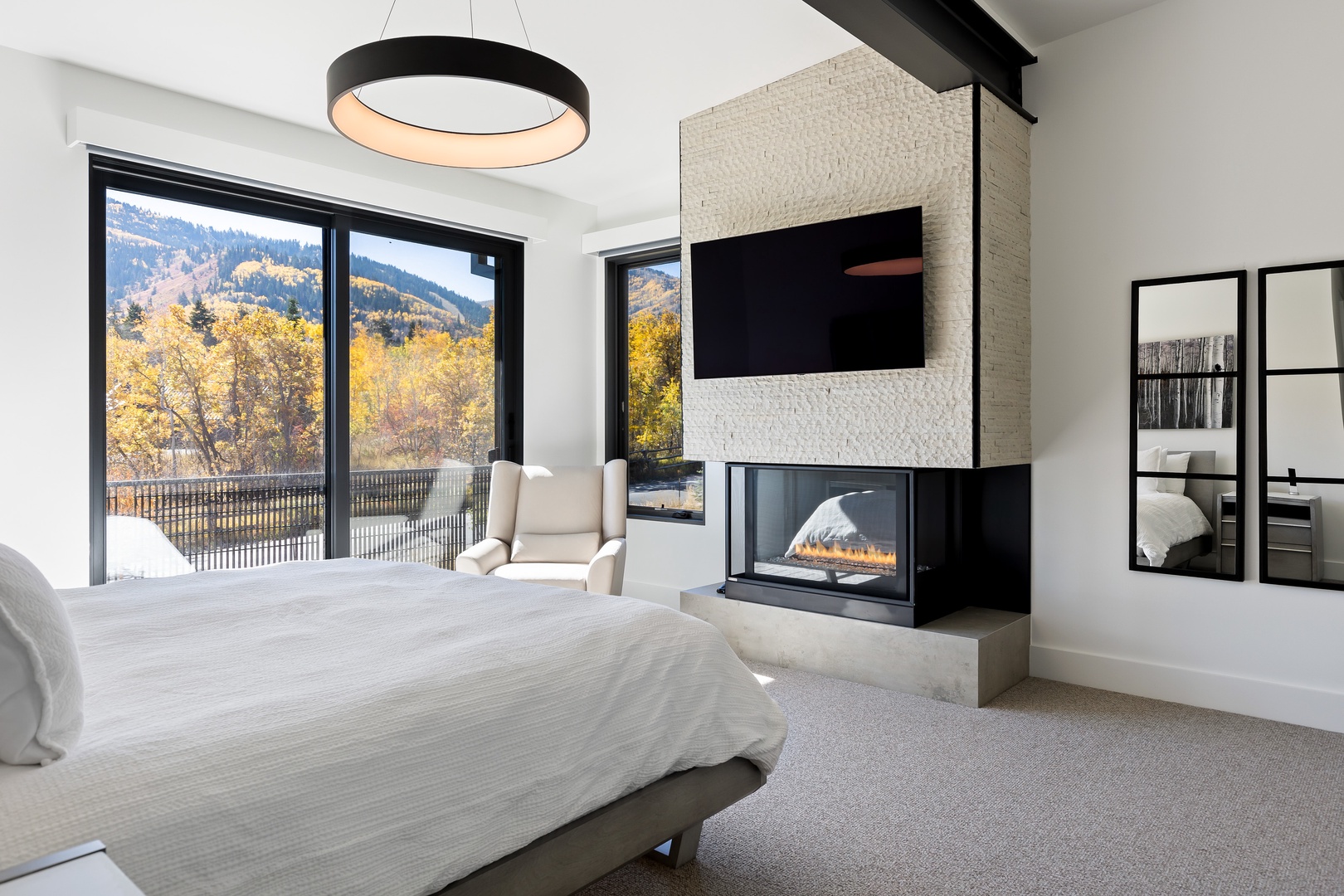 Master Bedroom w/ Fireplace, TV, En-Suite & Incredible Mountain Views