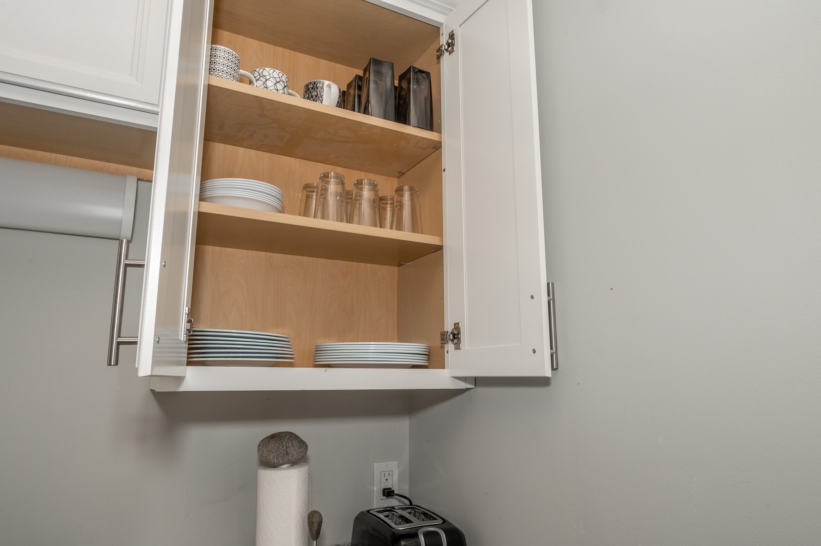 This condo is equipped with dishes, glassware, and mugs