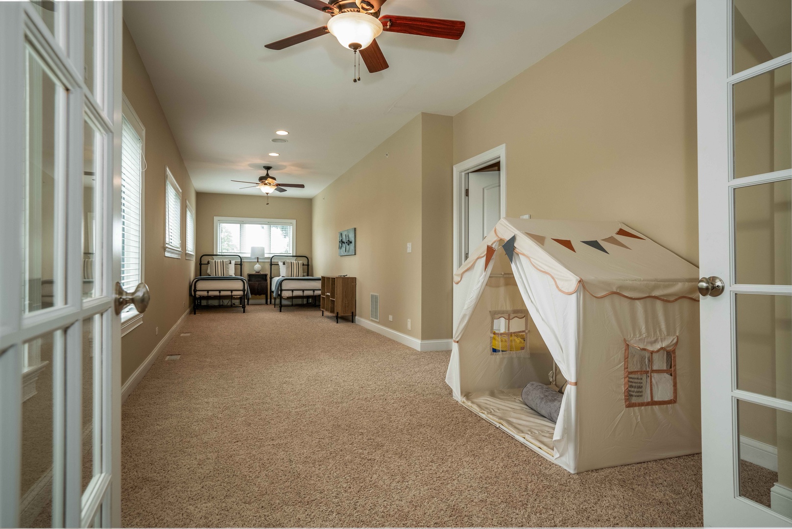 Bedroom 3 with 2 twin beds