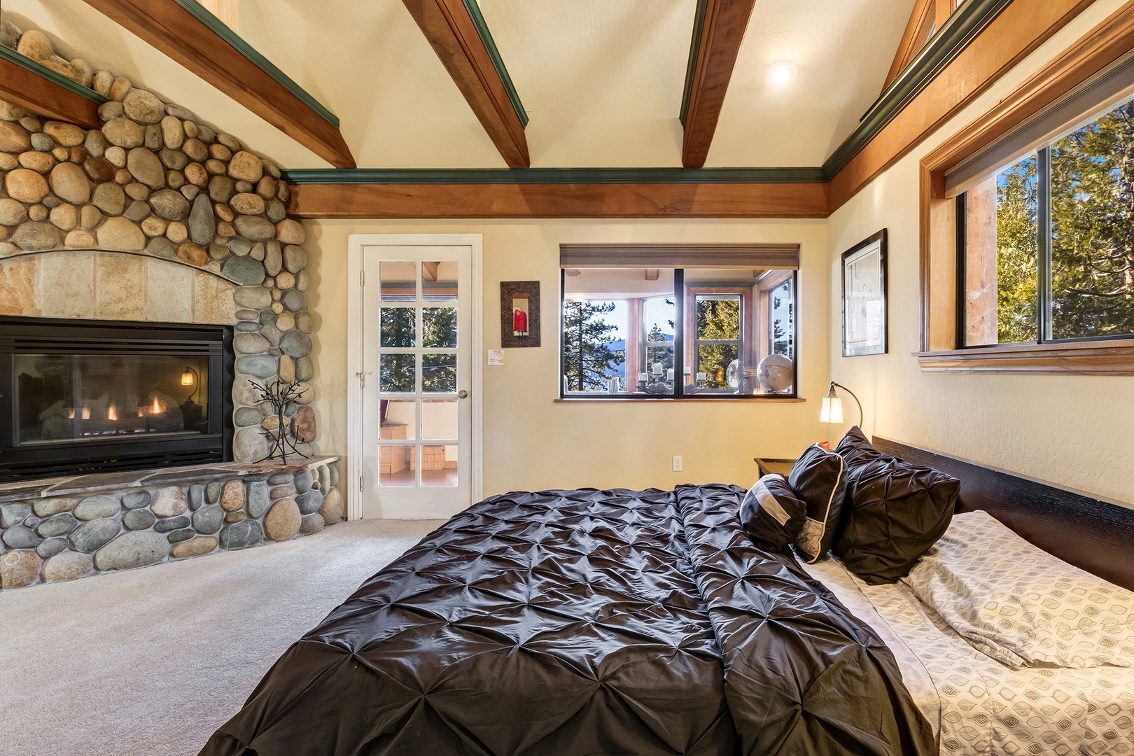 Master bedroom: King bed w/ gas fireplace (3rd floor)