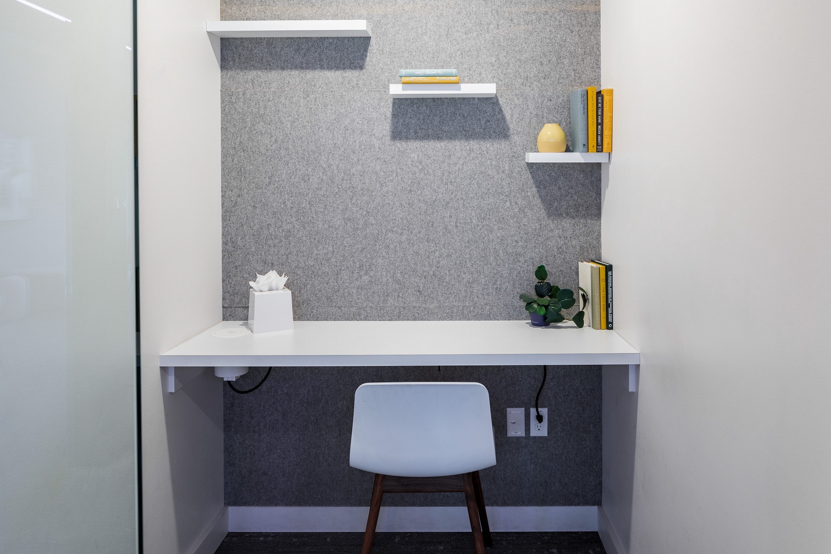 Yotelpad workstations