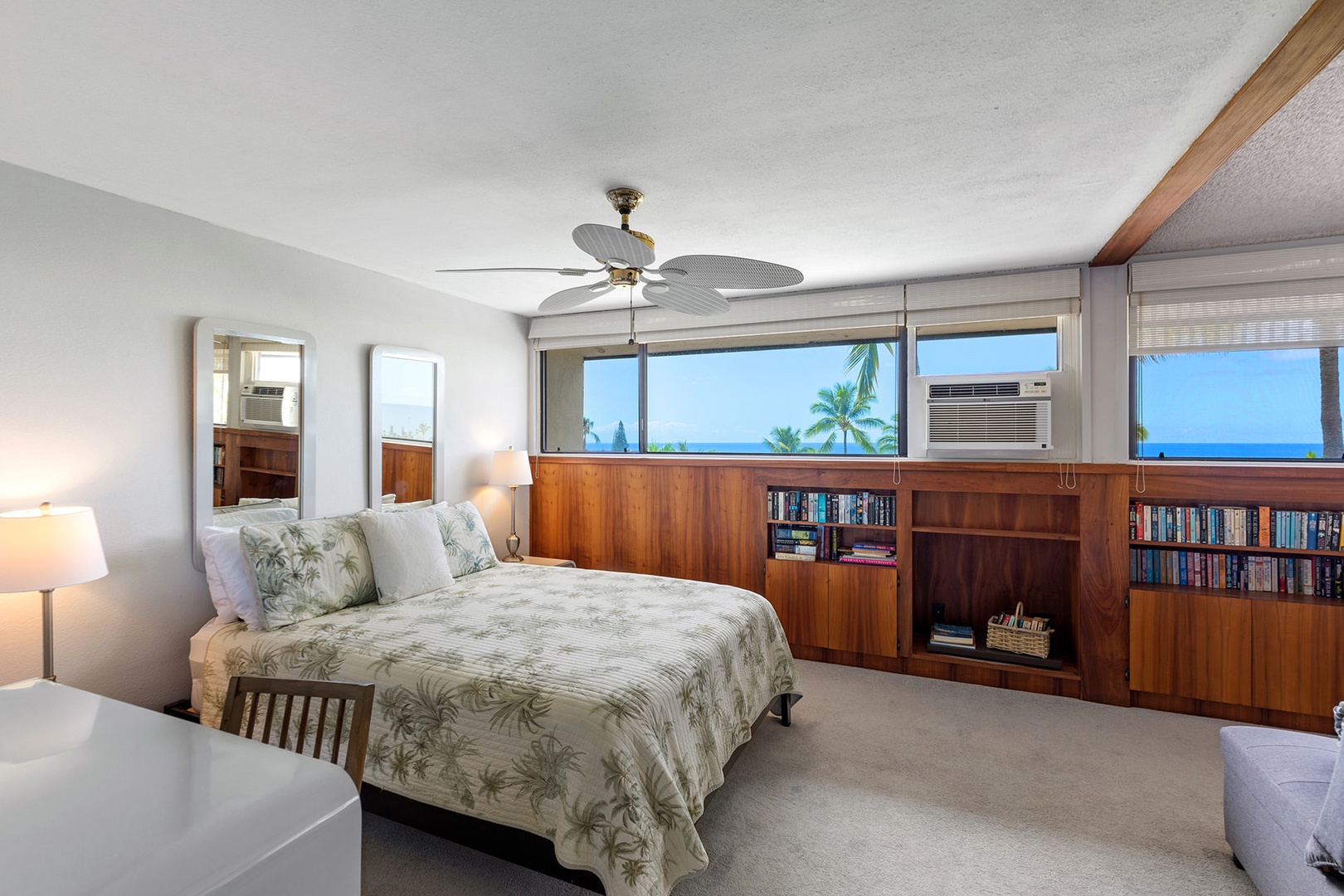 Loft with Queen Bed and 2 Twin Sofa Beds