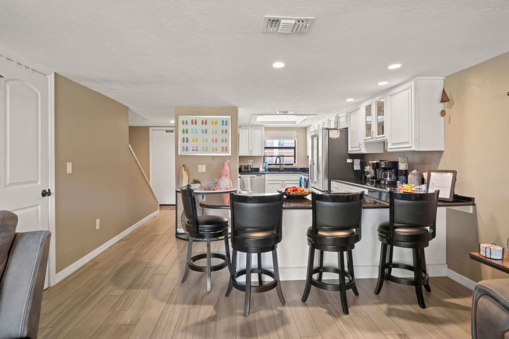 Counter seating for 4, perfect for casual meals or morning coffee