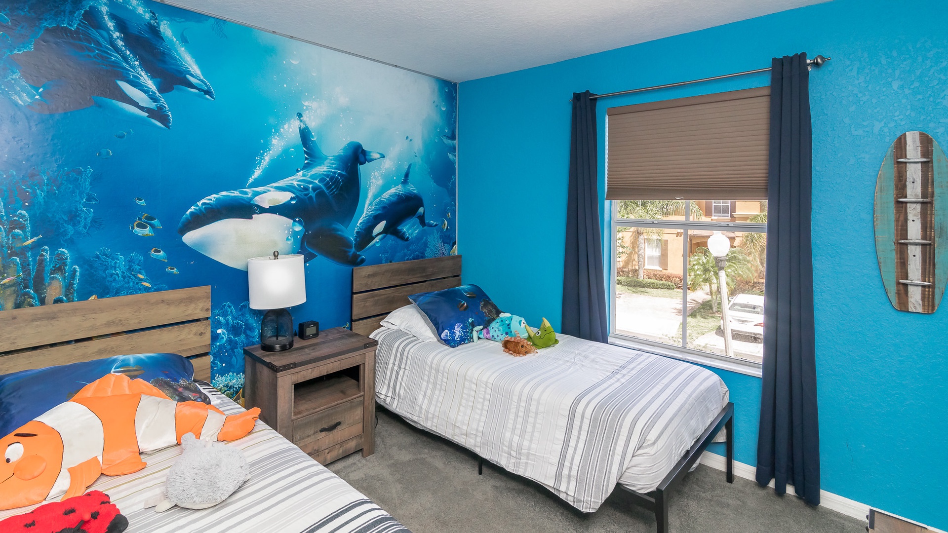 Bedroom 1 Sea World themed with 2 Twin beds , and Smart TV (2nd floor)