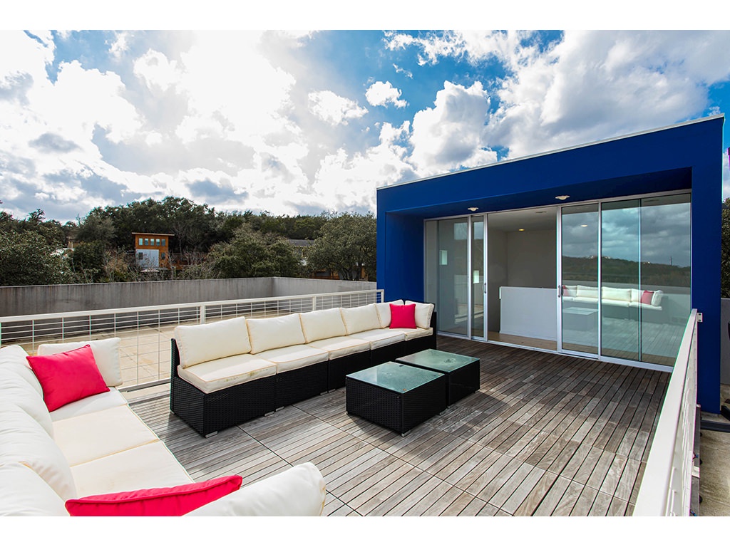Large rooftop deck with ample seating