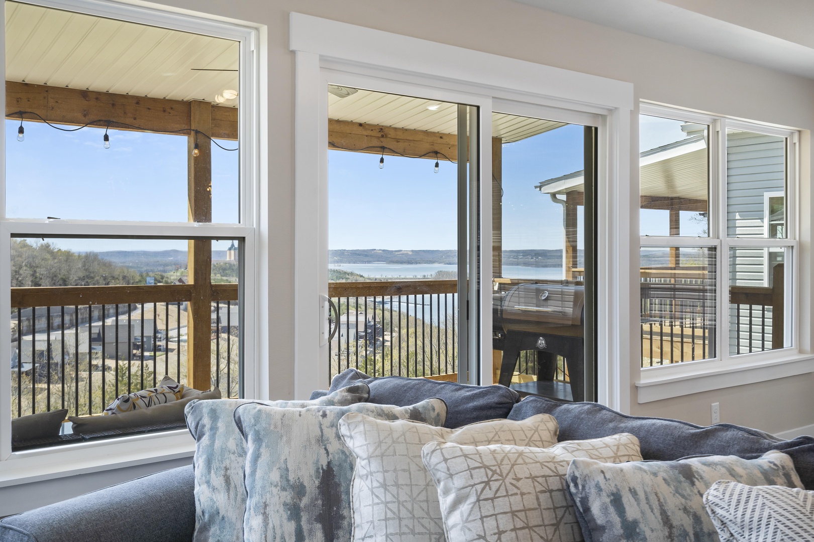 Open living space, with with Smart TV, ample seating, deck access, and beautiful lake views