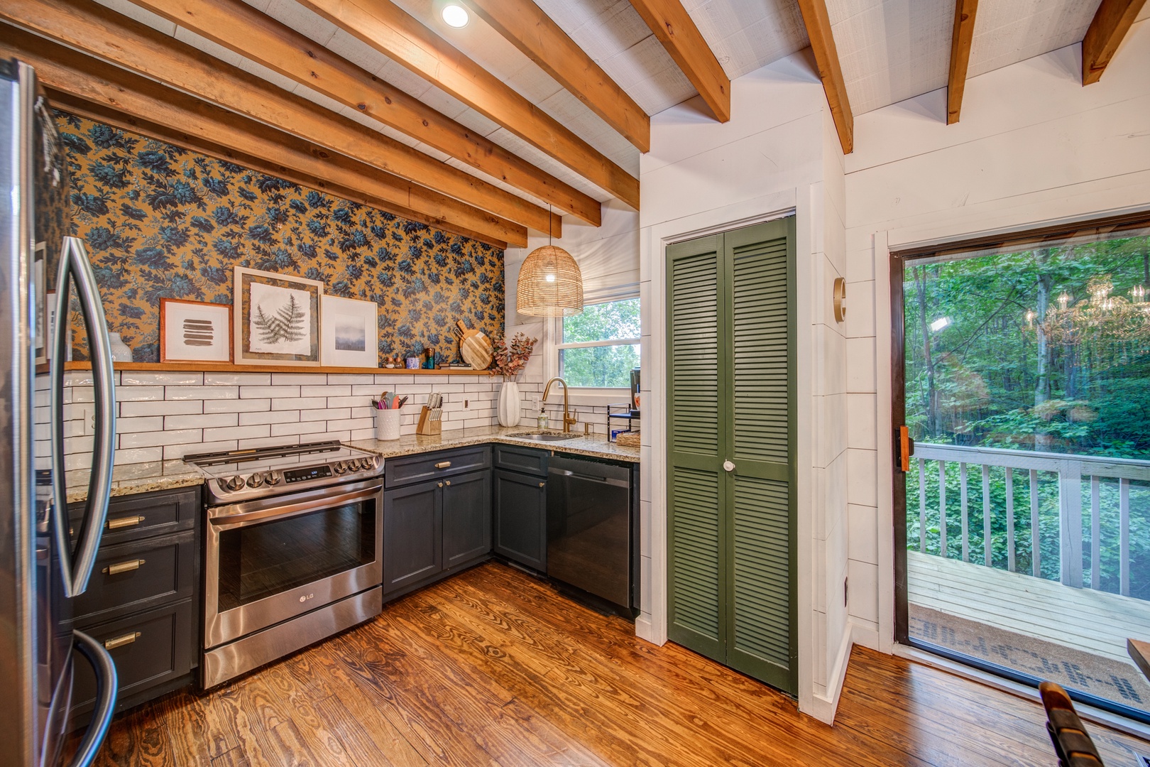 Guests are sure to love the fabulous décor and amenities of the open kitchen
