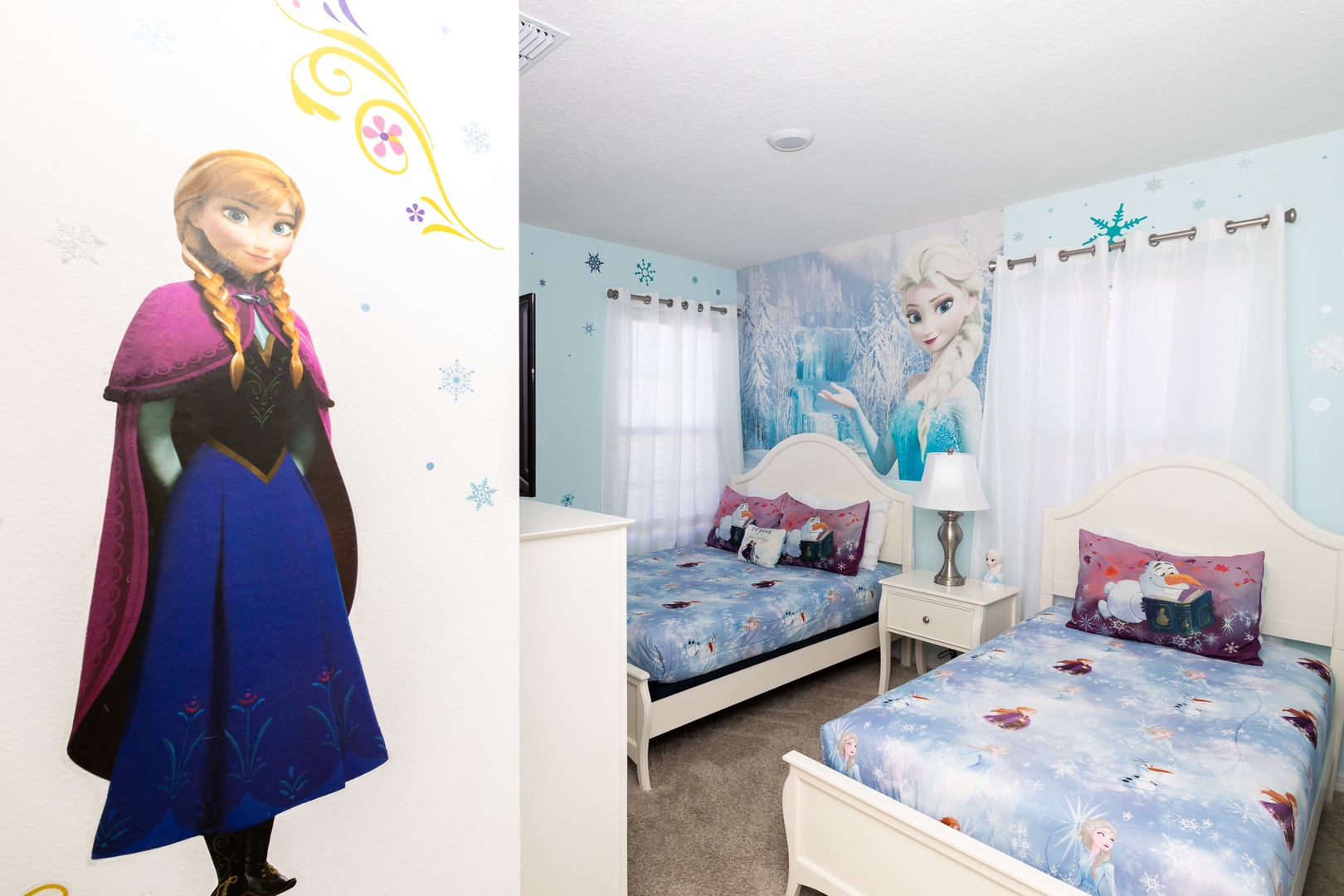 This Frozen-themed full and twin ensuite features a smart TV