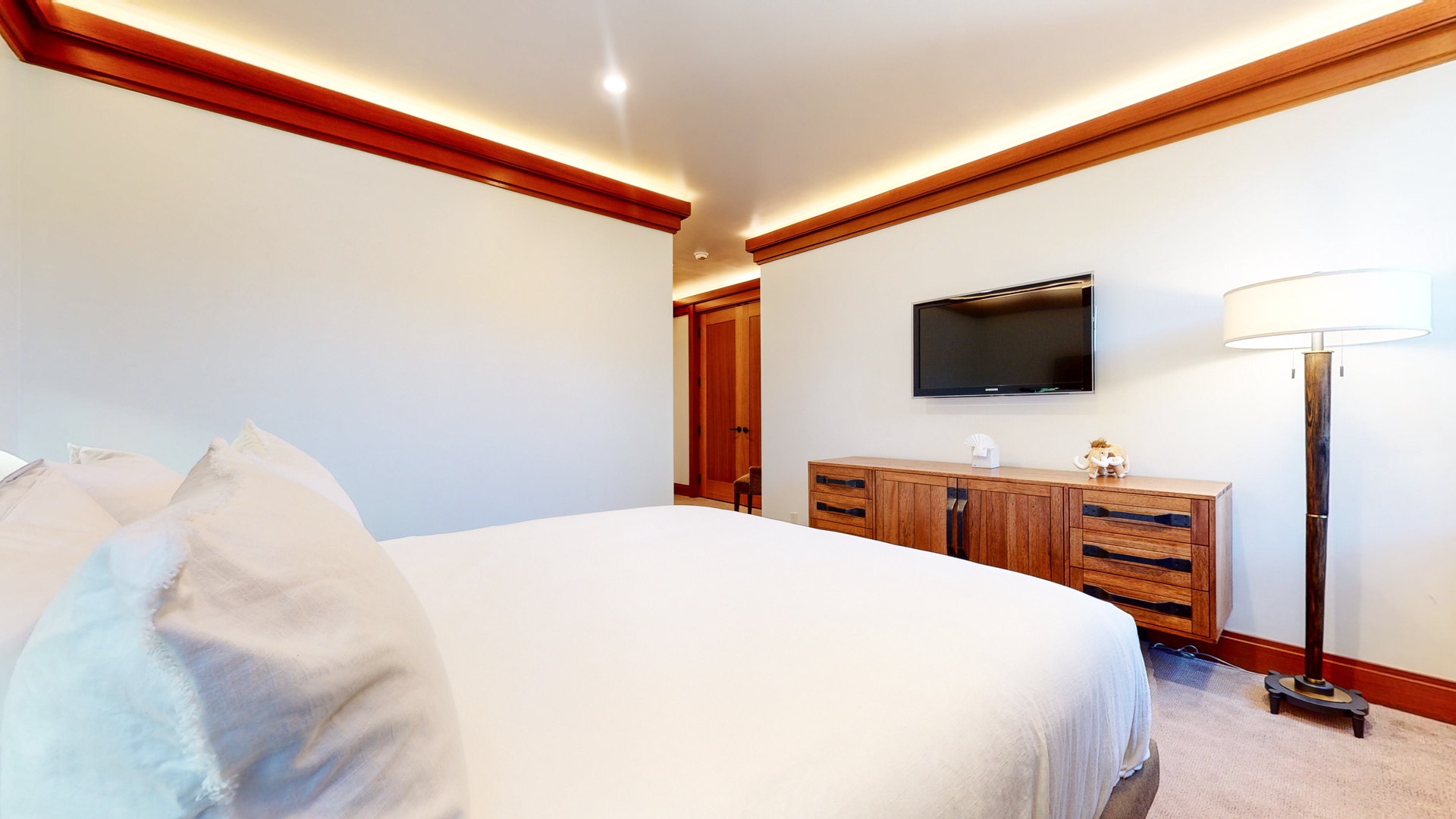 Bedroom 4 King bed, with TV, and private en-suite (1st floor)