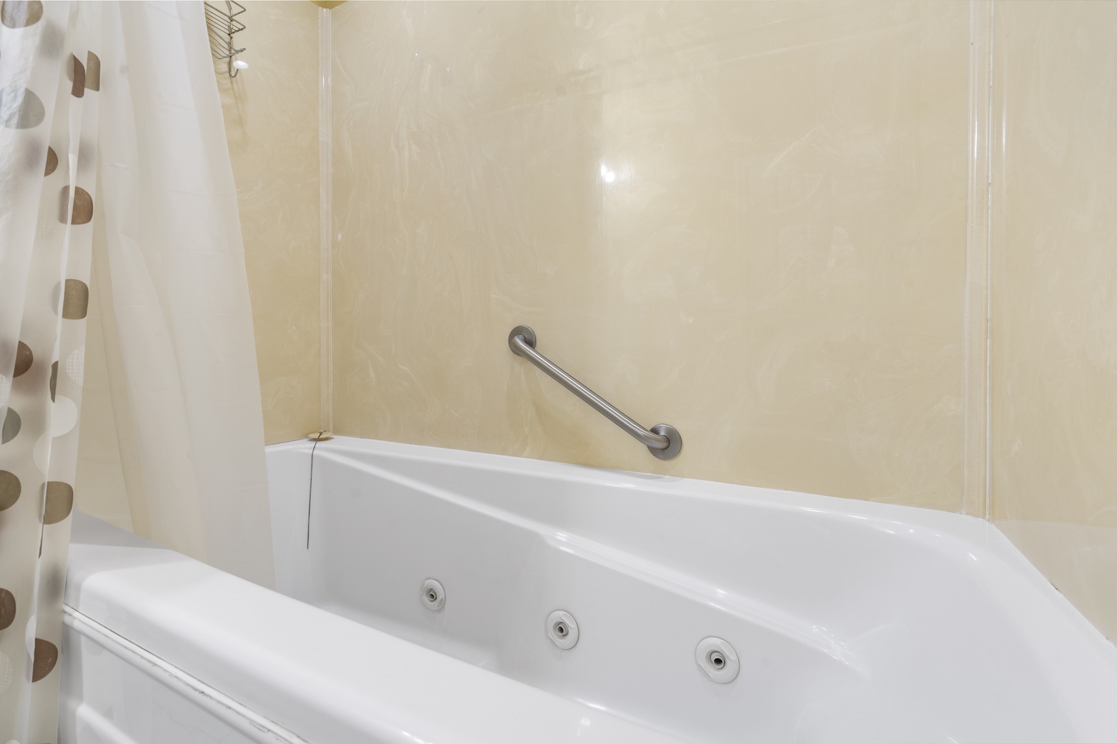 Bathroom #1 with Shower/Tub Combo En-Suite to Bedroom #1