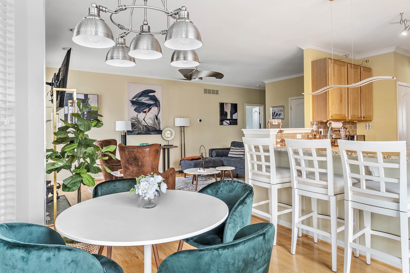 Kitchen bar counter with seating for 2