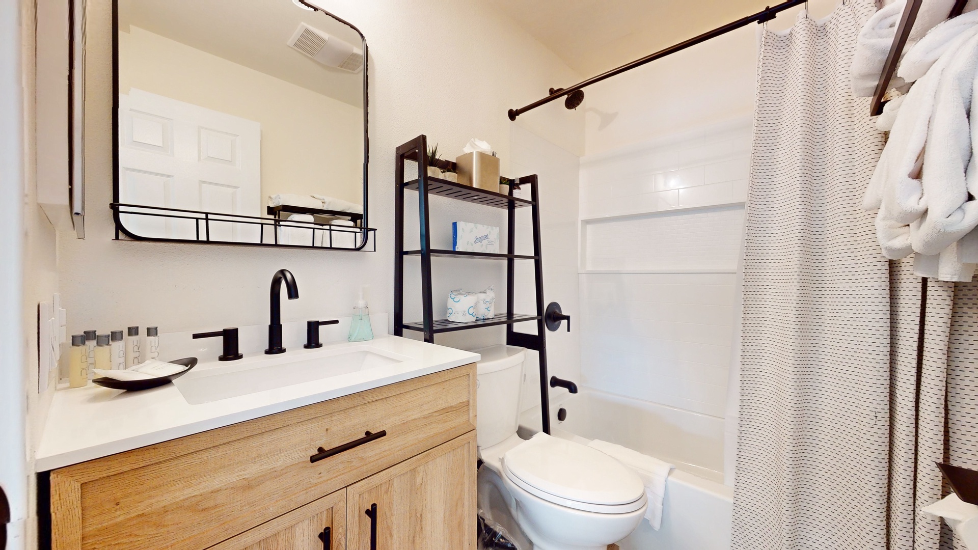 Bathroom with shower/tub combo