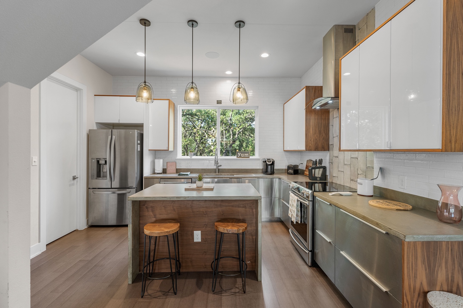 Kitchen bar counter with seating for 2
