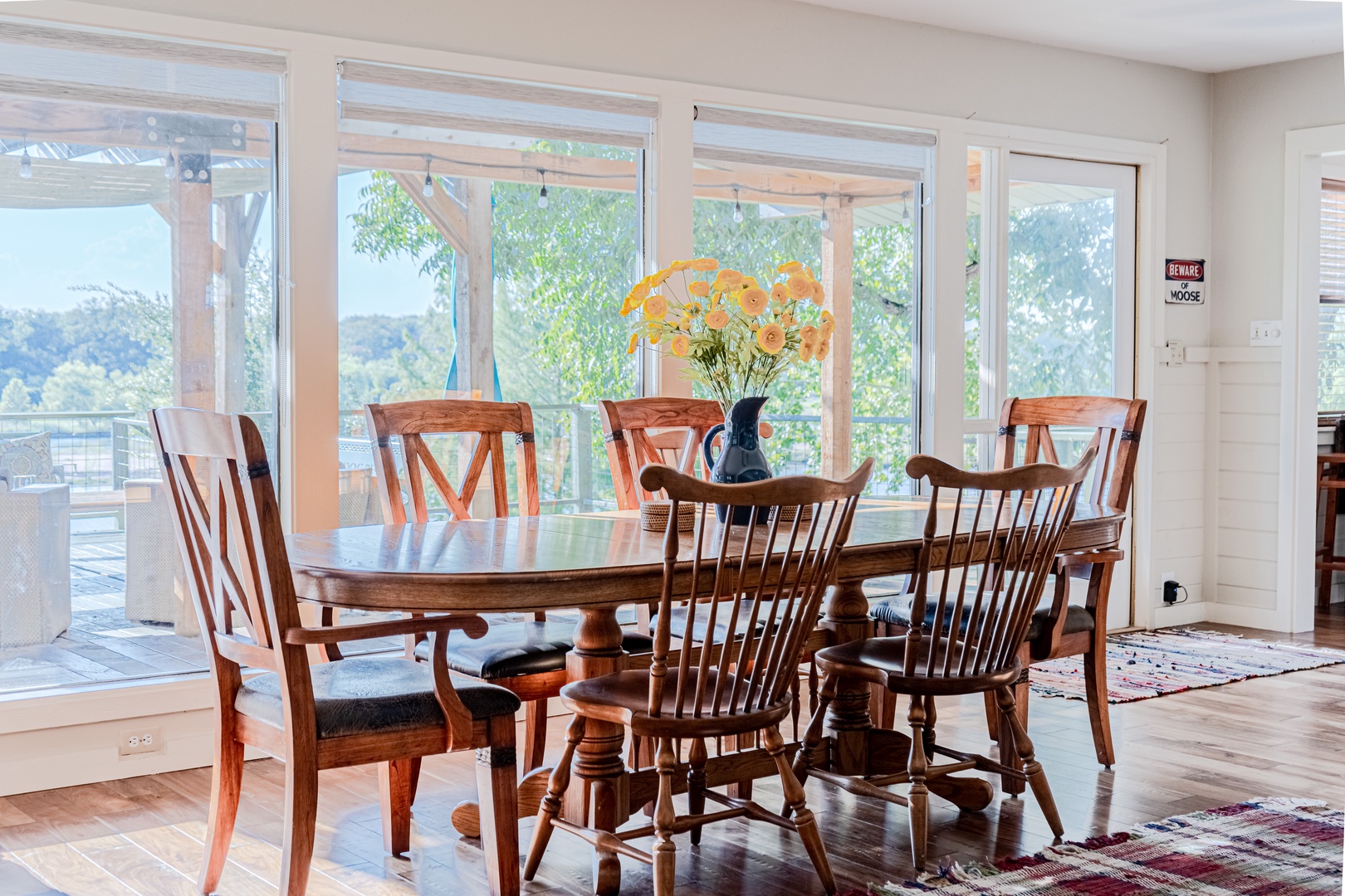 Dining with seating for 6