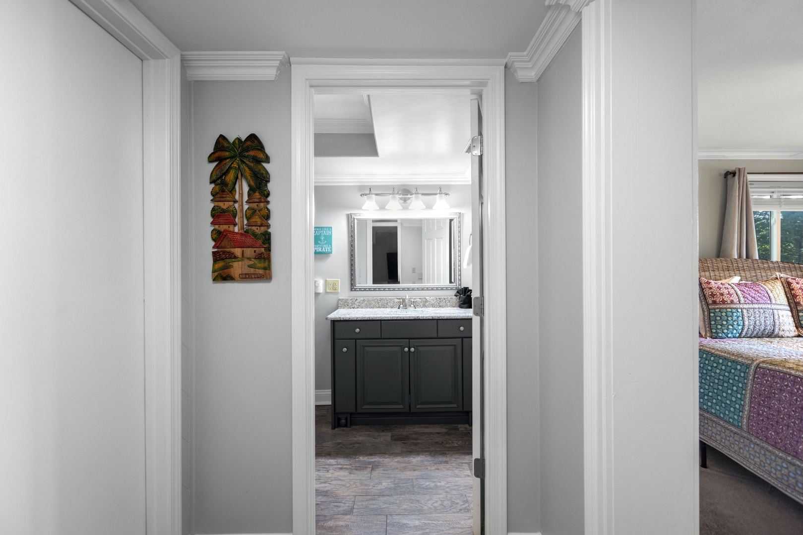 This ensuite features a large single vanity & shower/tub combo