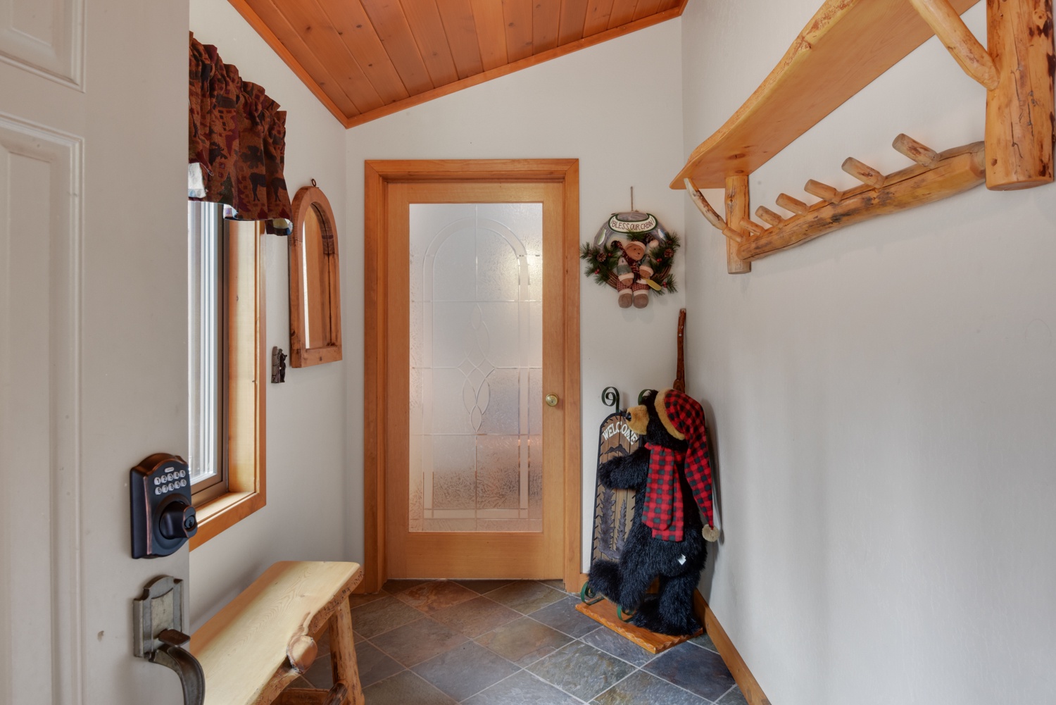 Door from mudroom to house