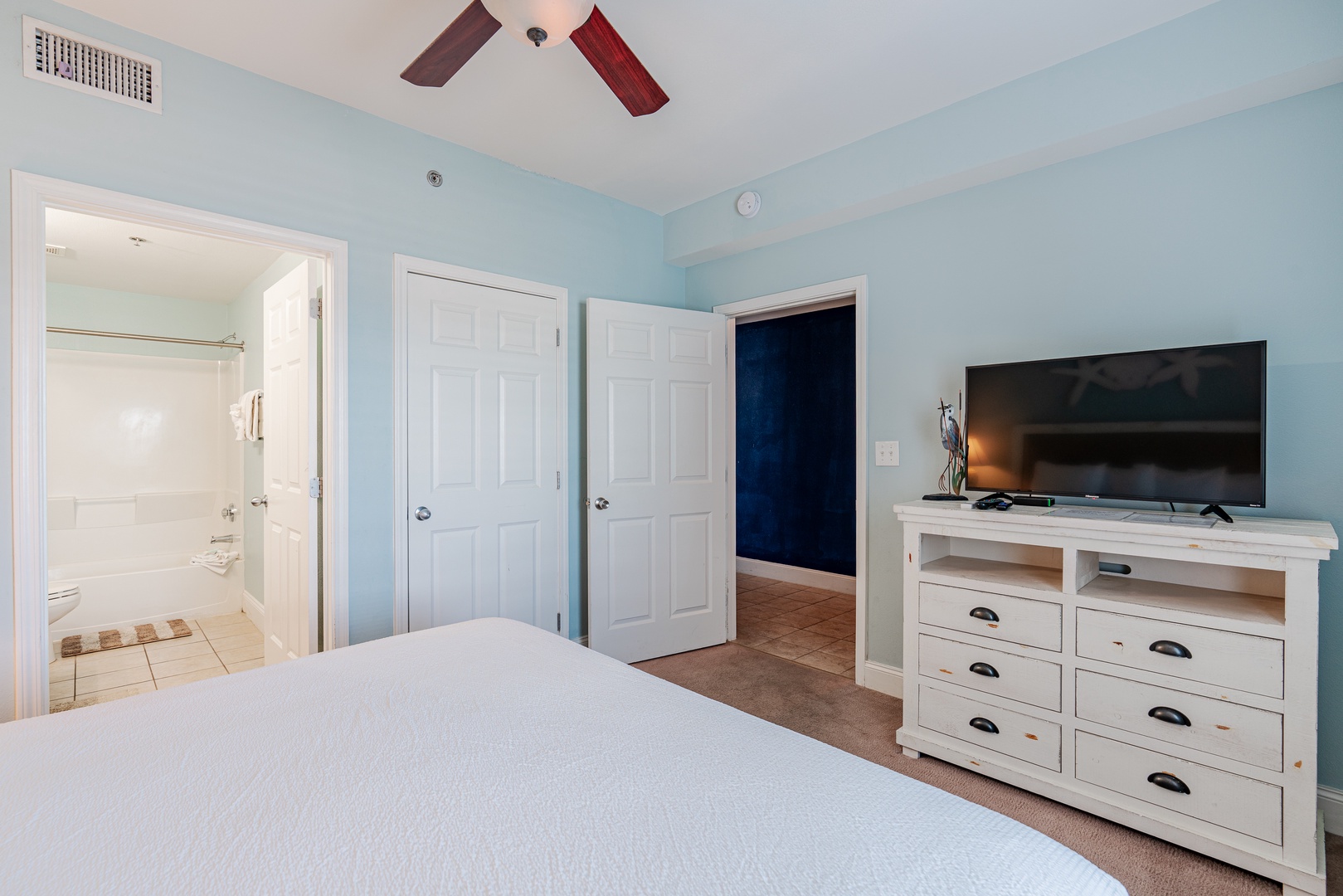 The king suite offers a private en suite, Smart TV, & ceiling fan
