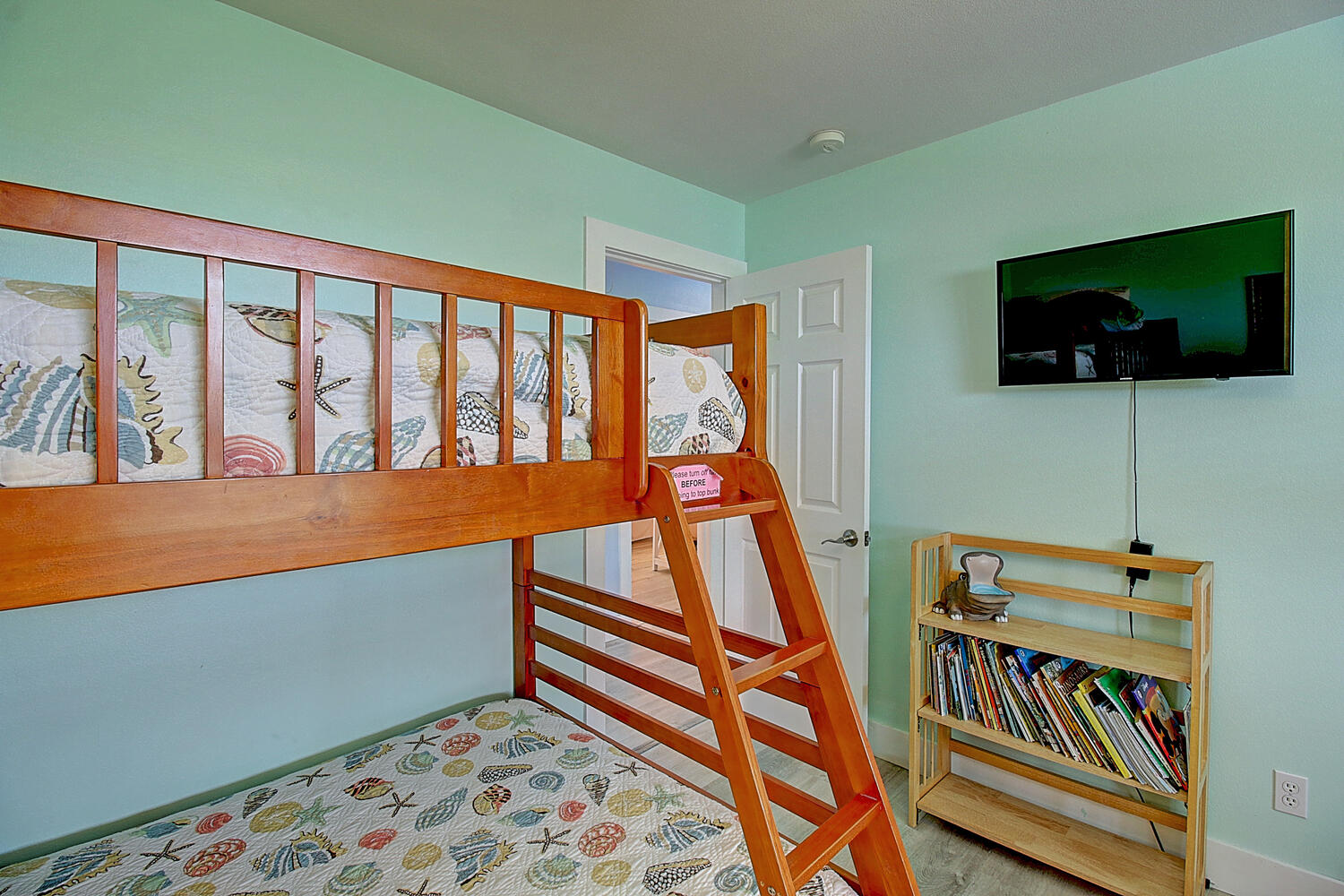 Bedroom 3 with 2 twin/full bunk beds, and Smart TV