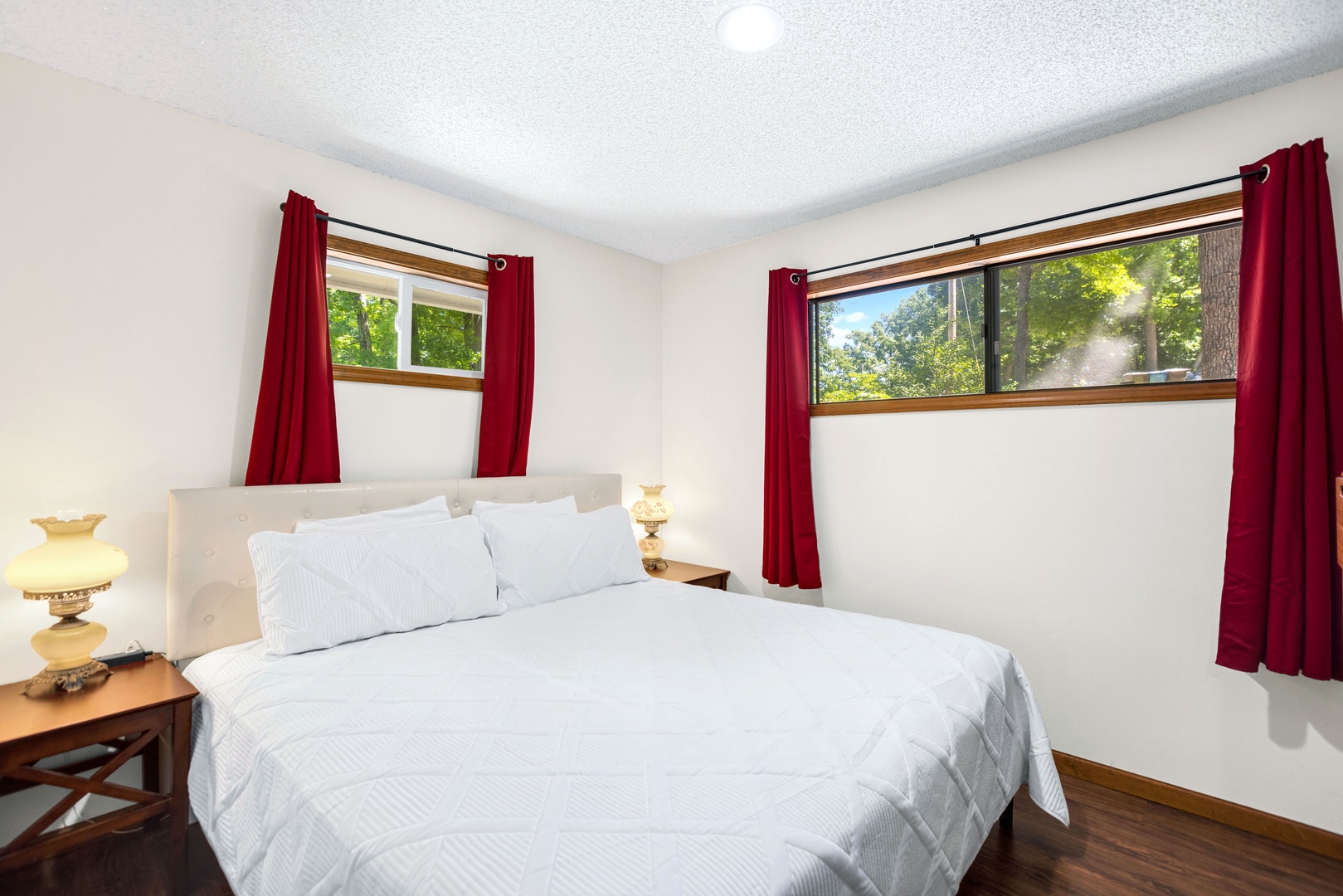 The 2nd bedroom retreat on the main floor, with a king bed & Smart TV