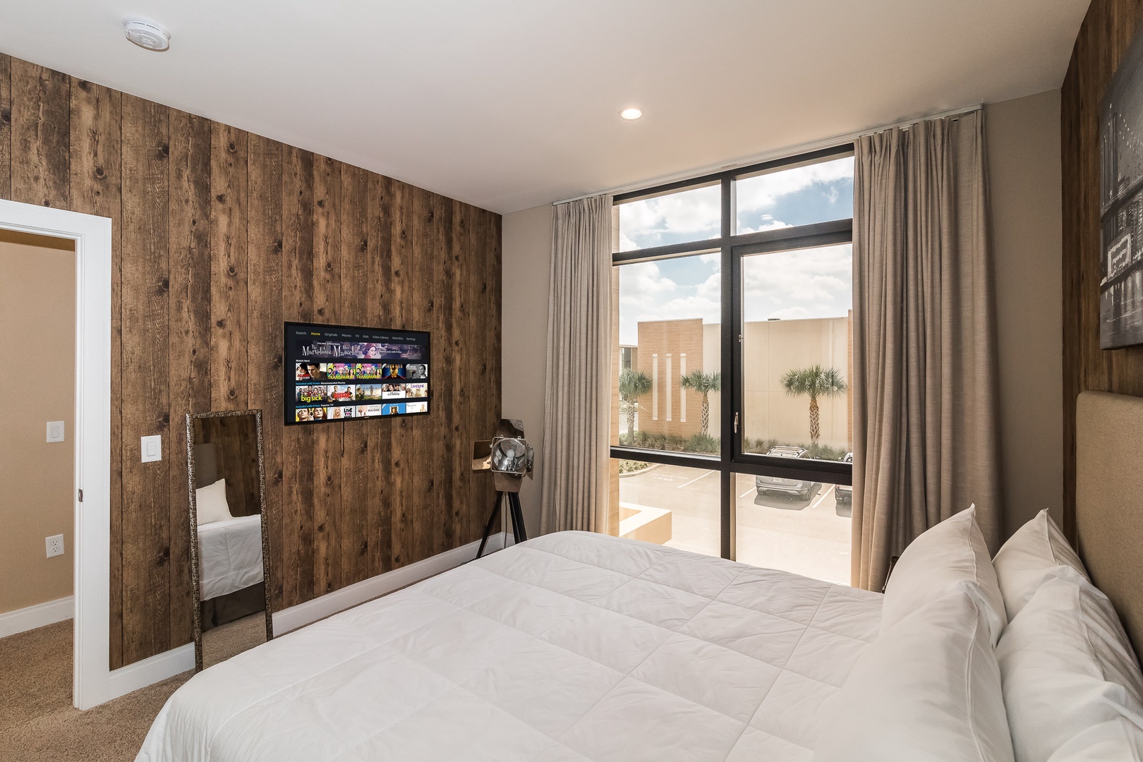 Bedroom 2 with King bed, Smart TV, and en-suite (2nd floor)