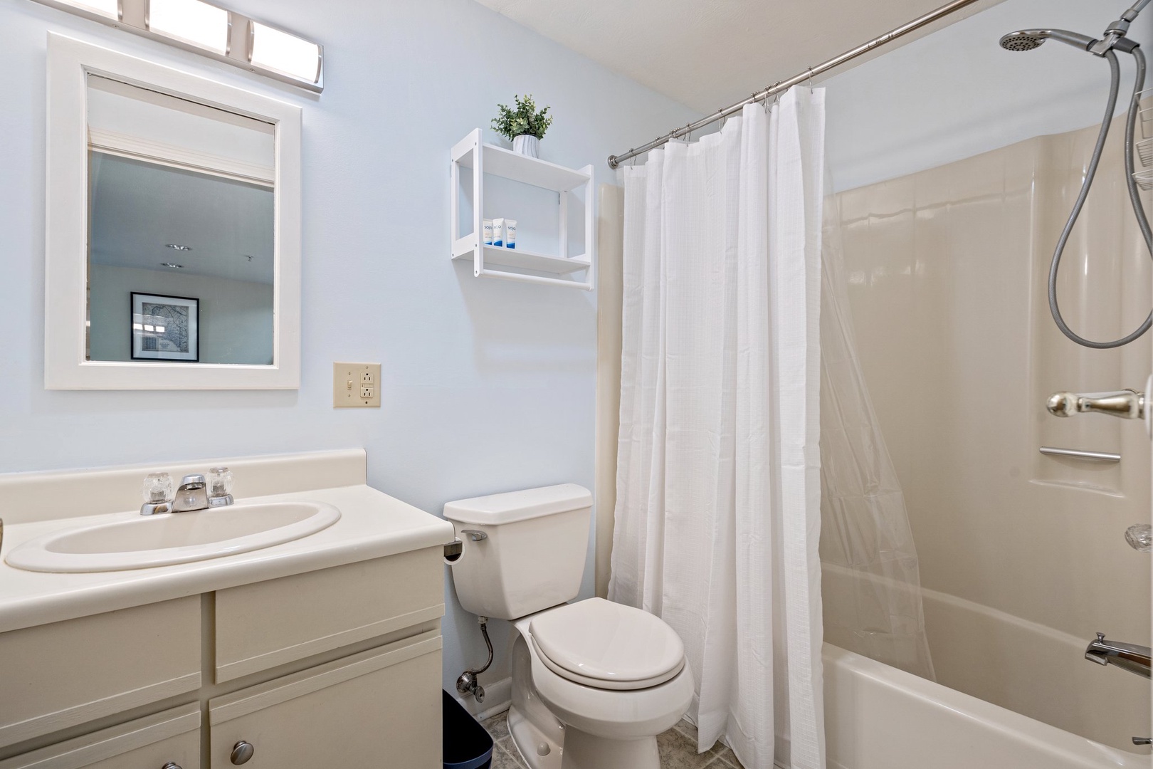 Bathroom with shower/tub combo