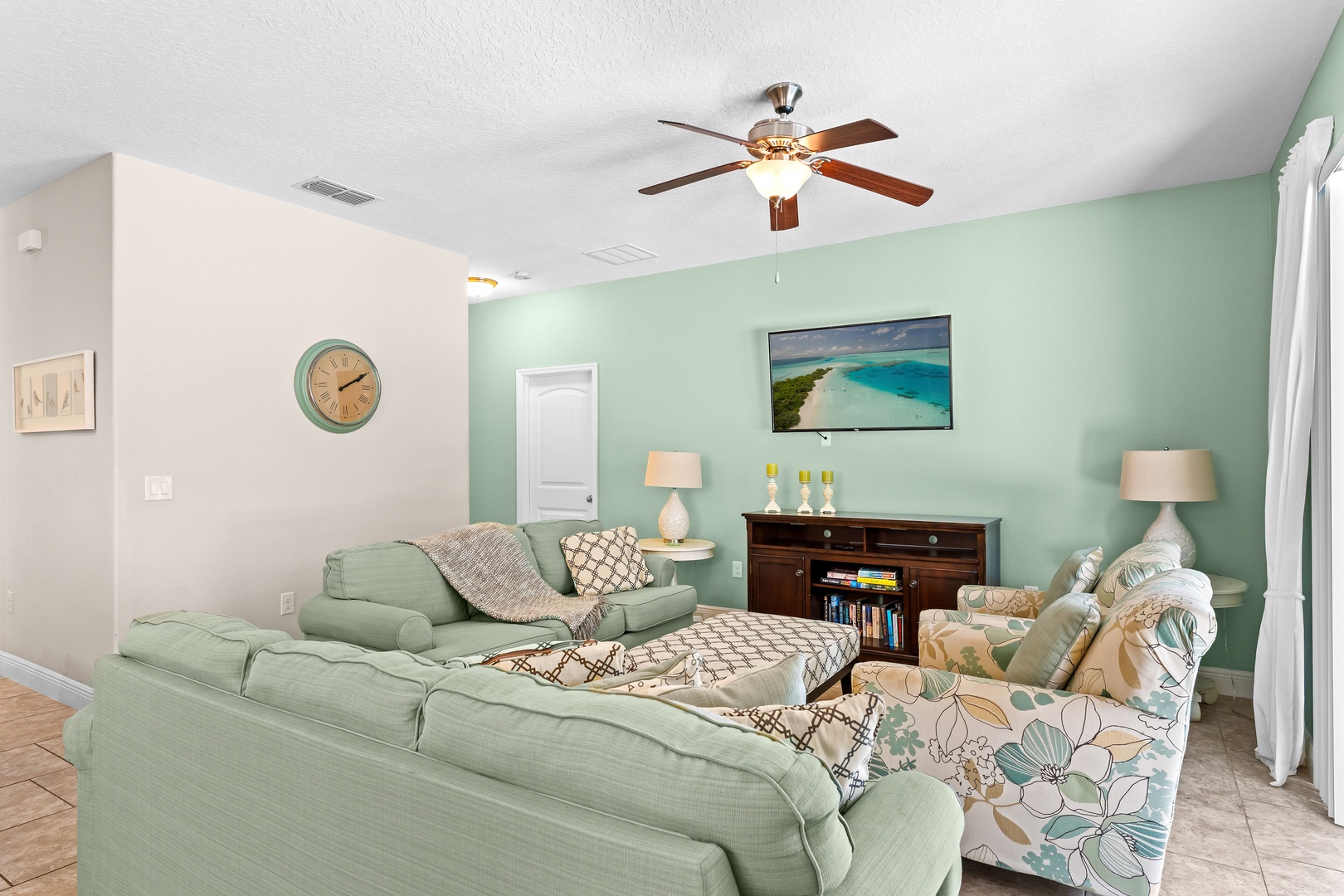Cozy living space with ample seating and Smart TV
