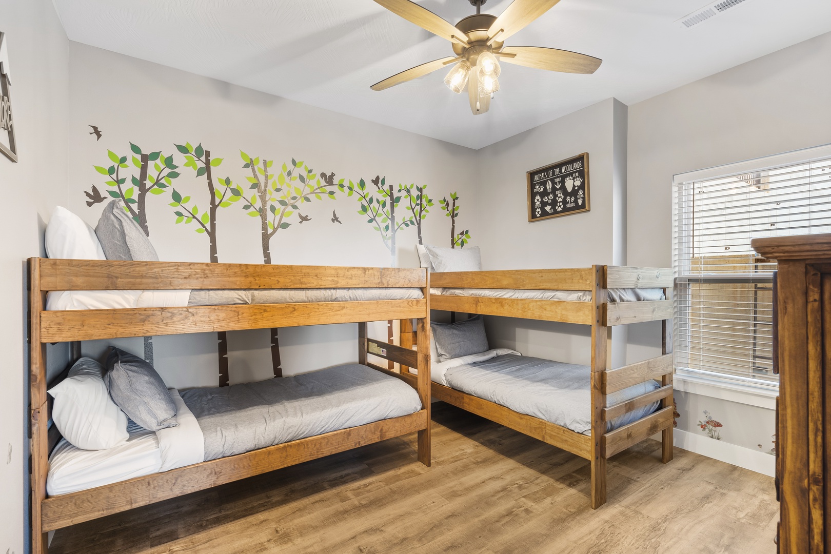 Bedroom 3 with 2 Twin/Twin bunk beds, Smart TV, and en-suite
