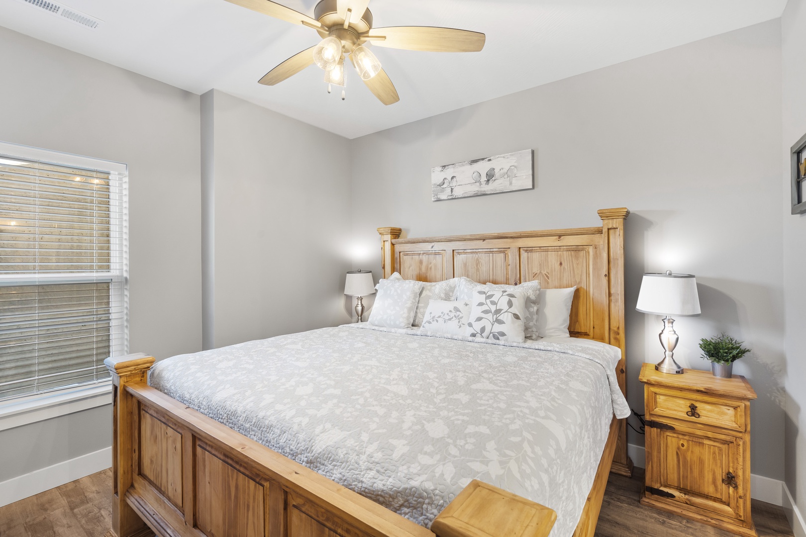 Bedroom 4 with King bed, Smart TV, and en-suite